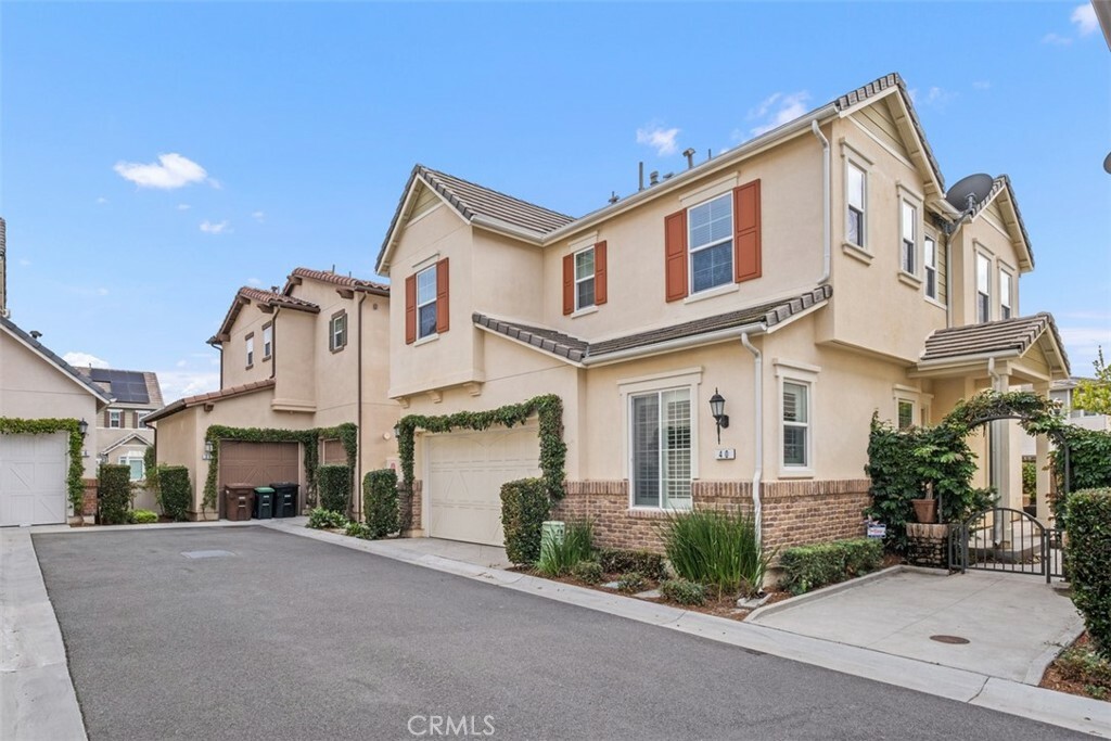 Property Photo:  40 Rollizo Street  CA 92694 