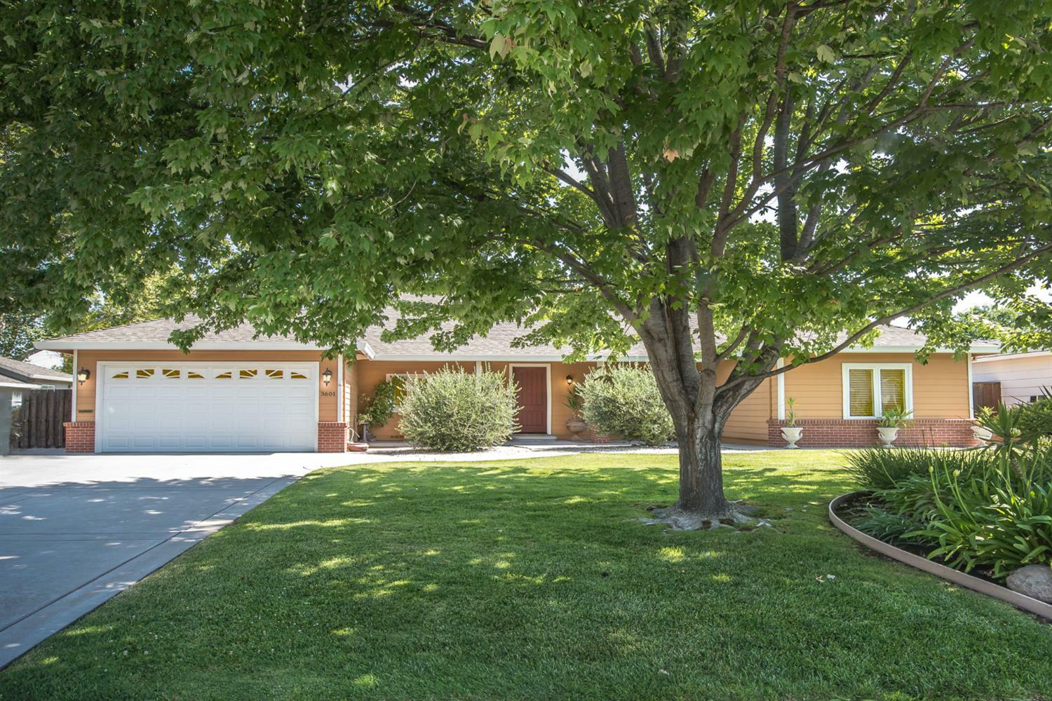 Property Photo: 3601 San Ysidro Way CA 95864