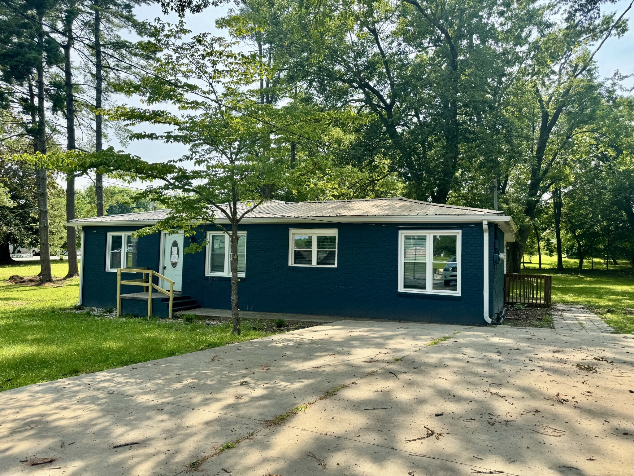 Property Photo: 608 Oakdale St TN 37355