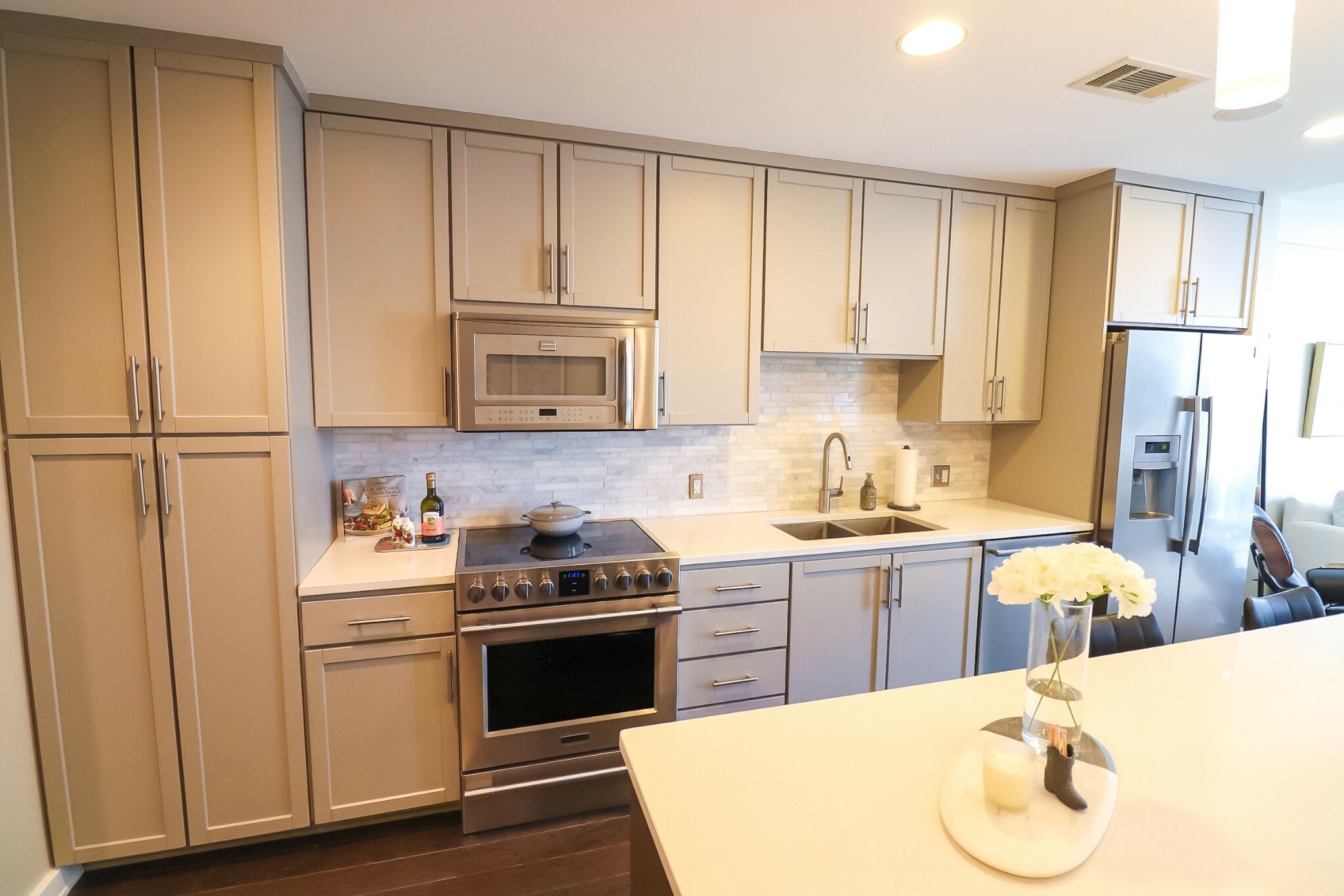 Property Photo: 1212 Laurel St 1708 TN 37203