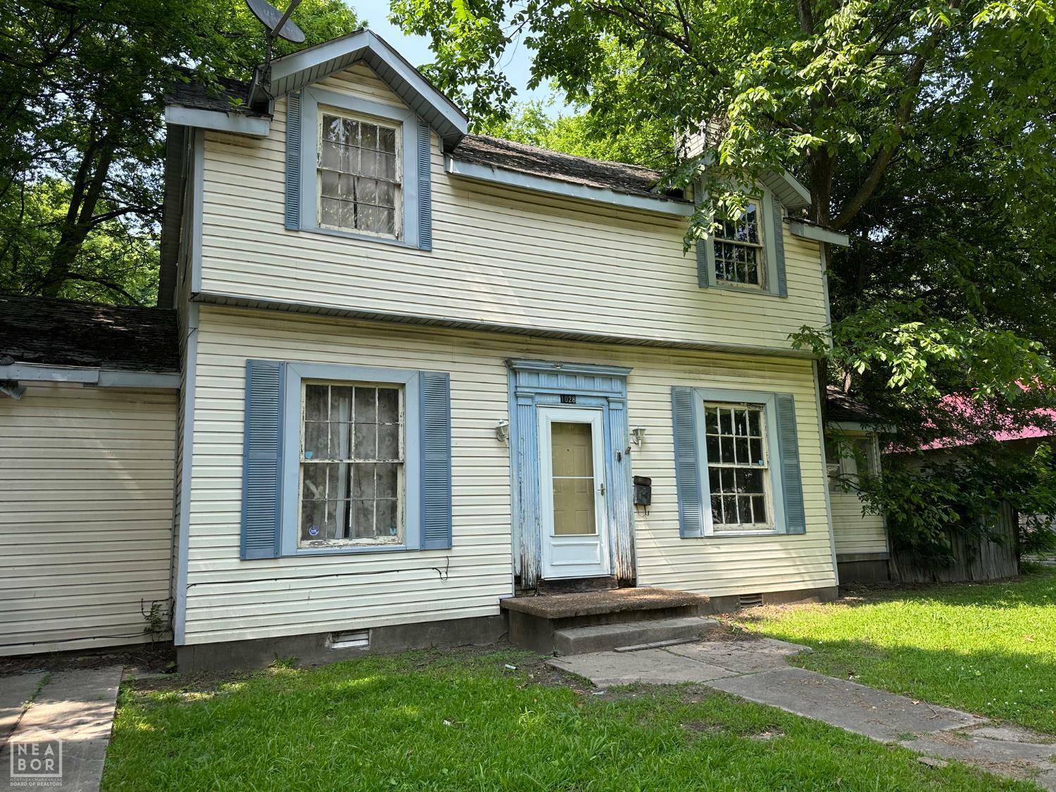 Property Photo: 1028 W Walnut AR 72315