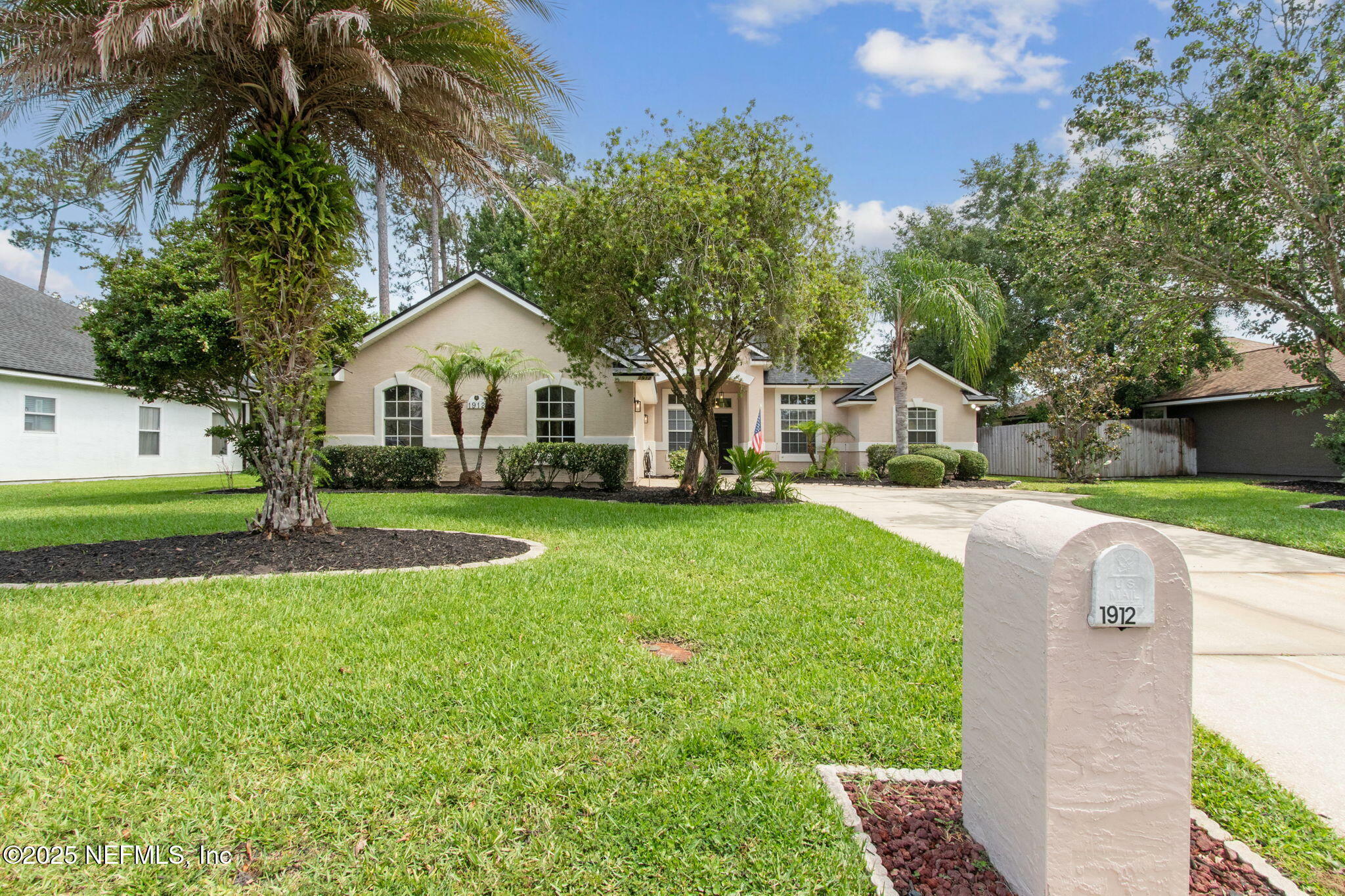 Property Photo:  1912 Bluebonnet Way  FL 32003 
