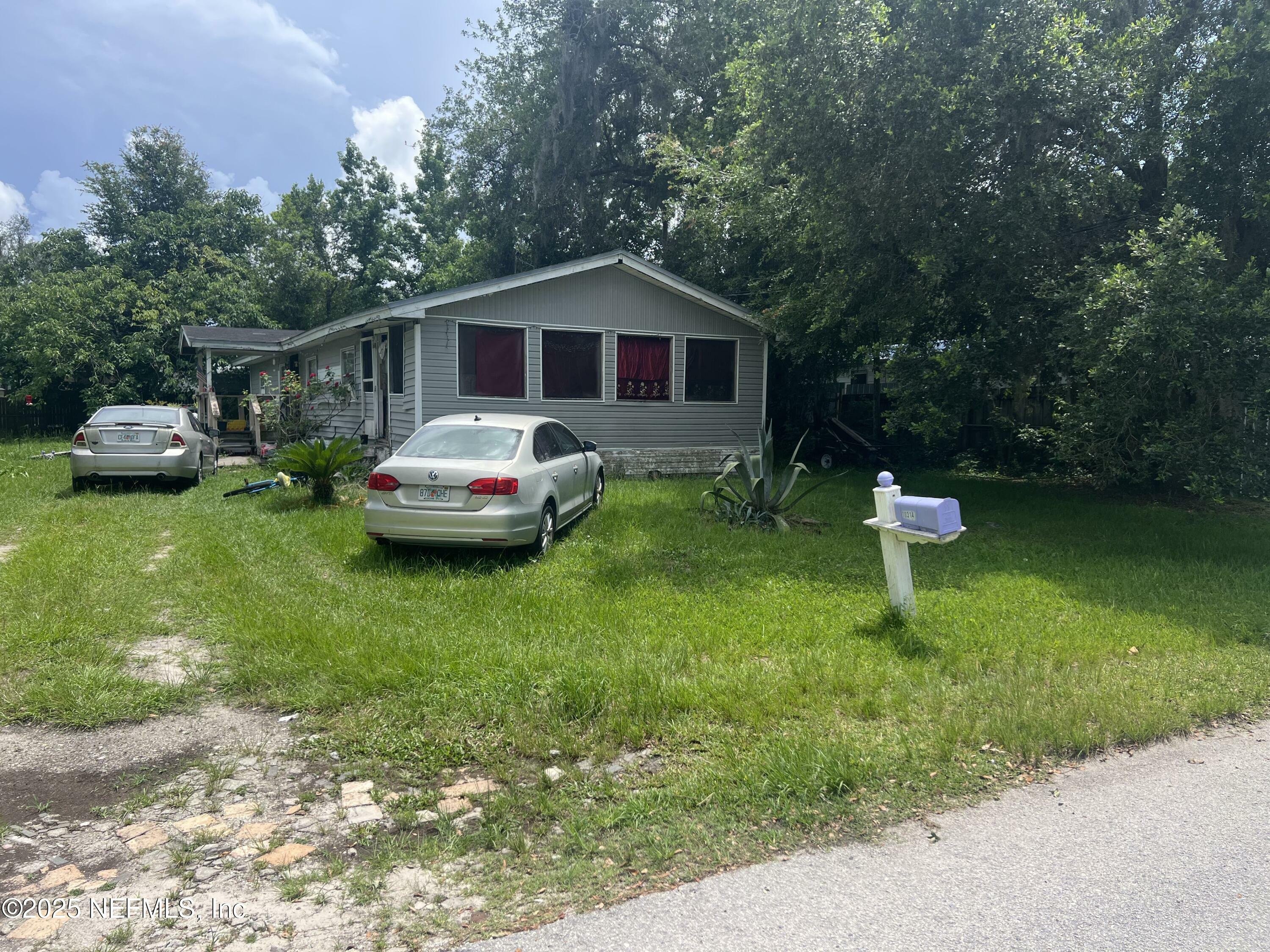 Property Photo: 10314 Seal Road FL 32225