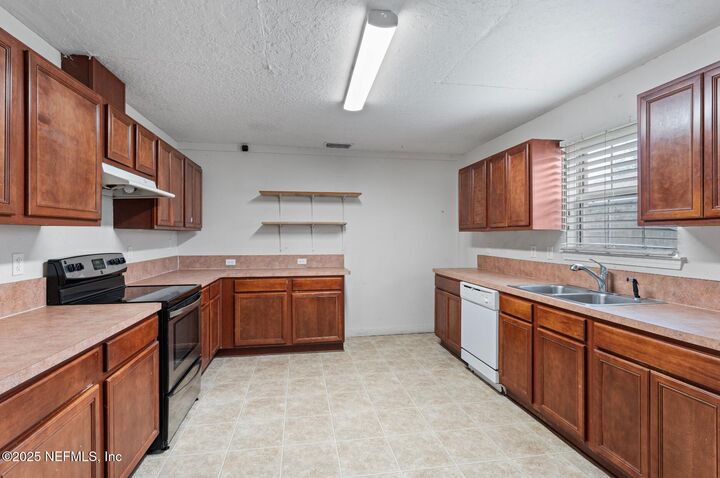Property Photo: 1920 Raising Hill Drive FL 32210