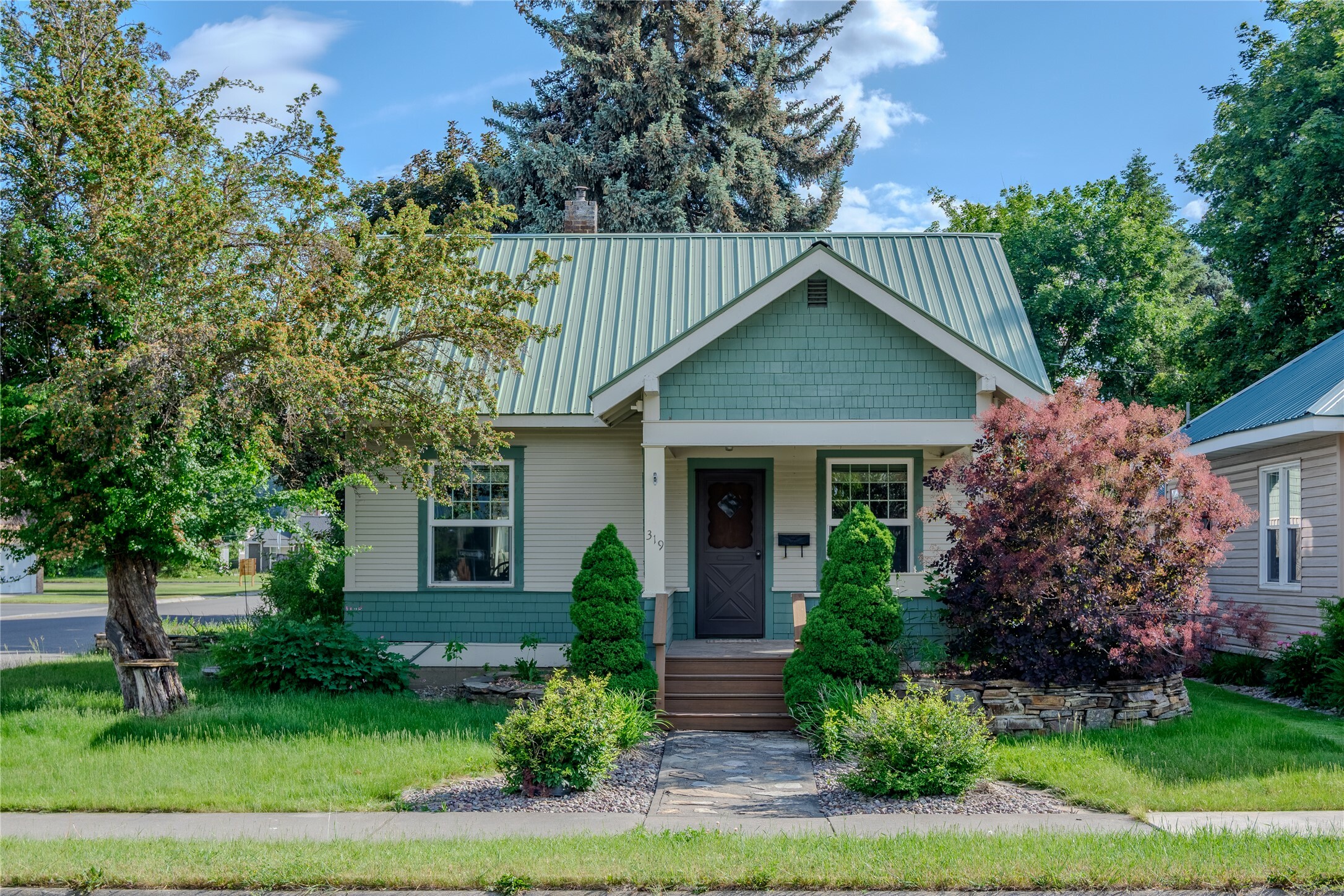 Property Photo: 319 E Lincoln Boulevard MT 59923