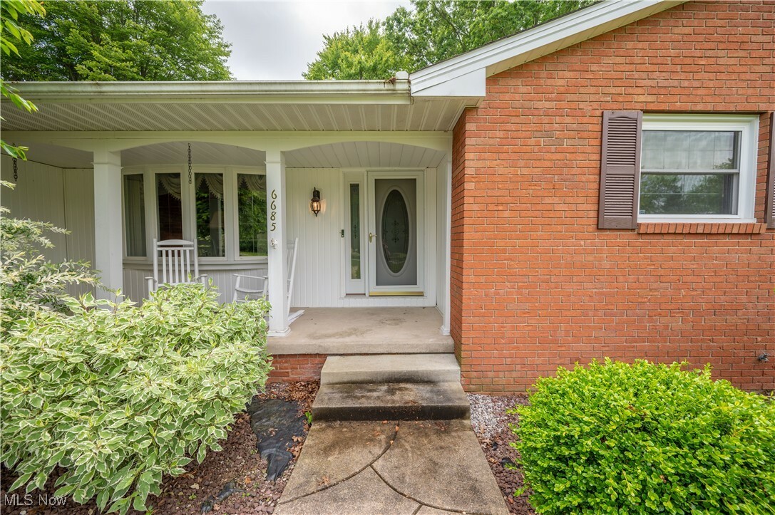 Property Photo: 6685 Elwood Street OH 44515