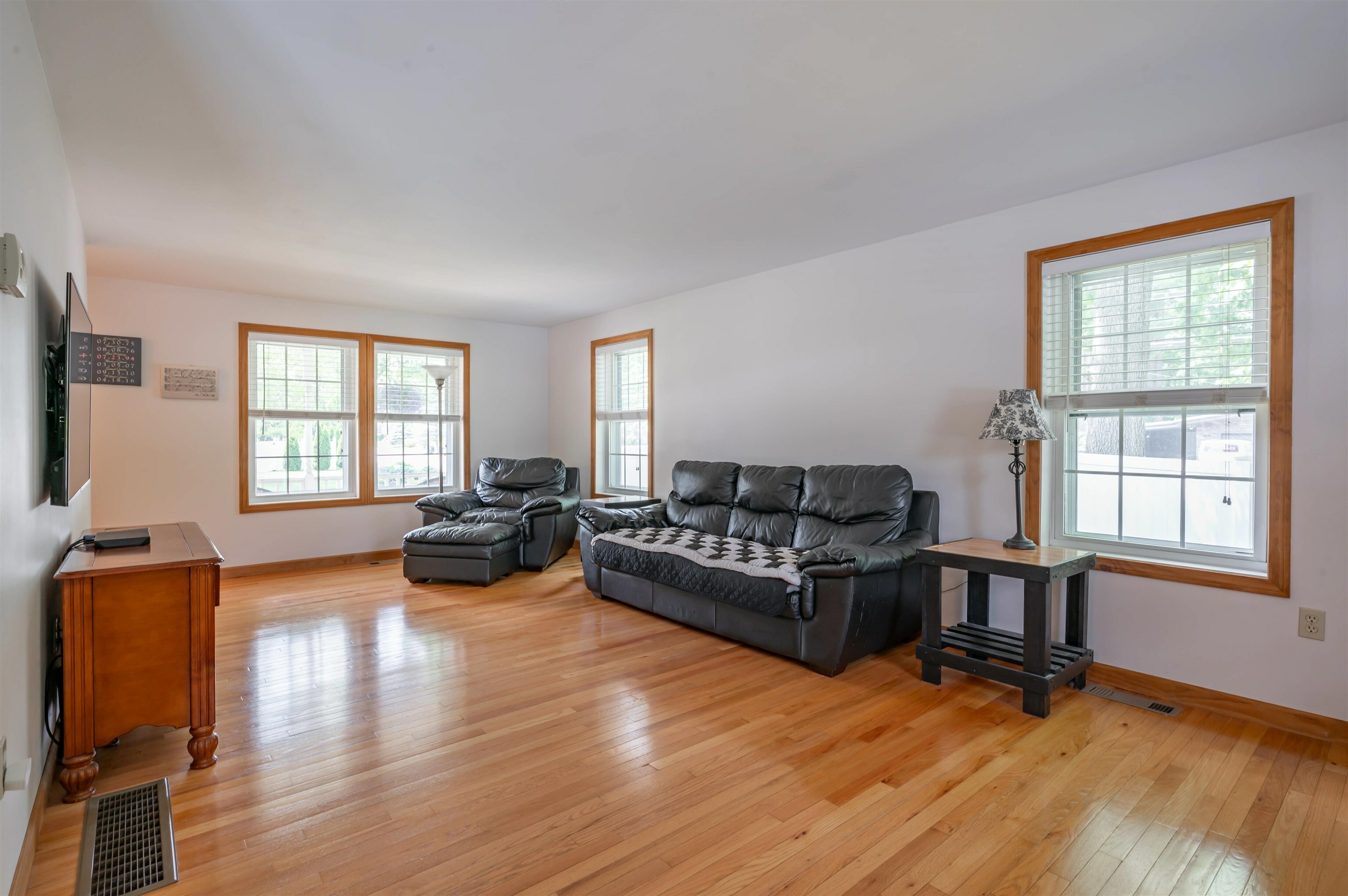 Property Photo: 6 Mollie Drive NH 03103