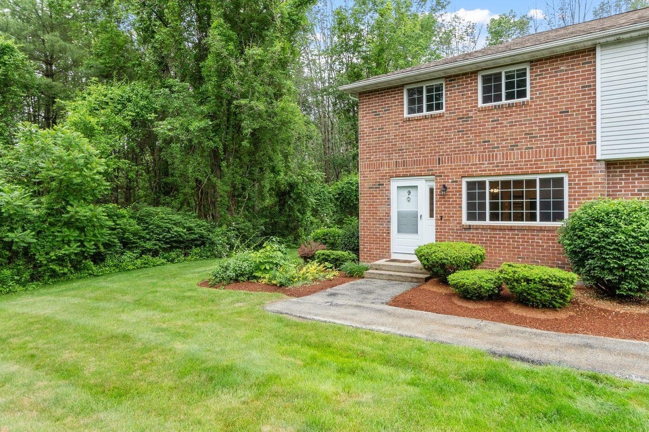 Property Photo: 9 Oakridge Drive NH 03053