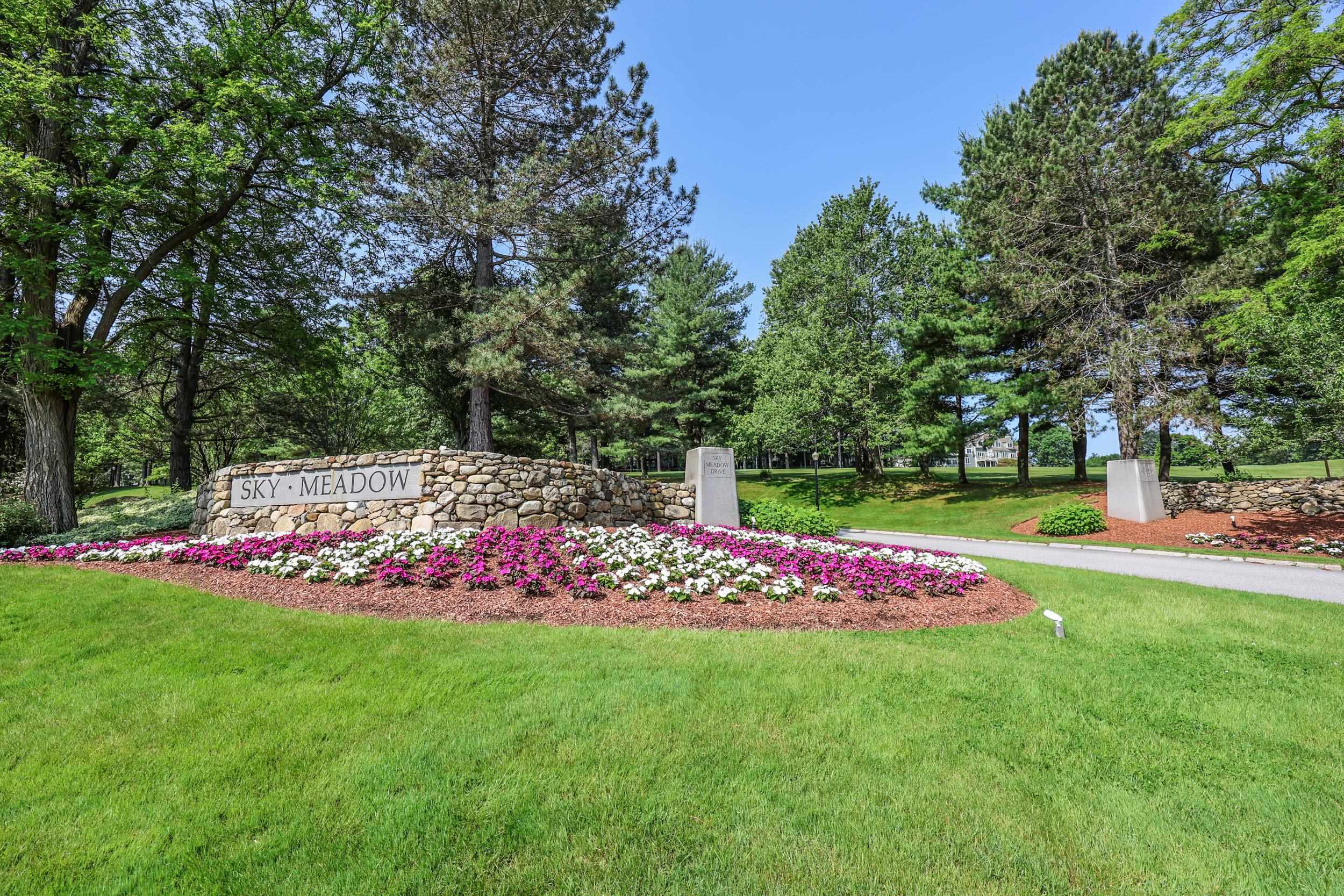 Property Photo: 14 Mountain Laurels Drive NH 03062
