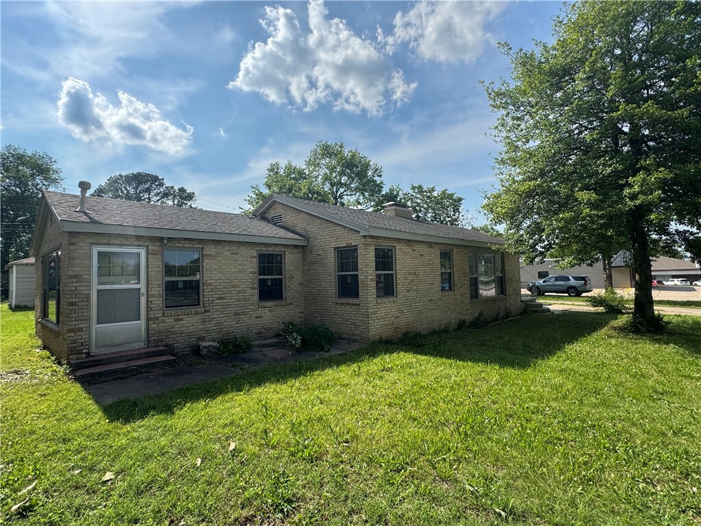 824 S Mt Olive Street  Siloam Springs AR 72761 photo