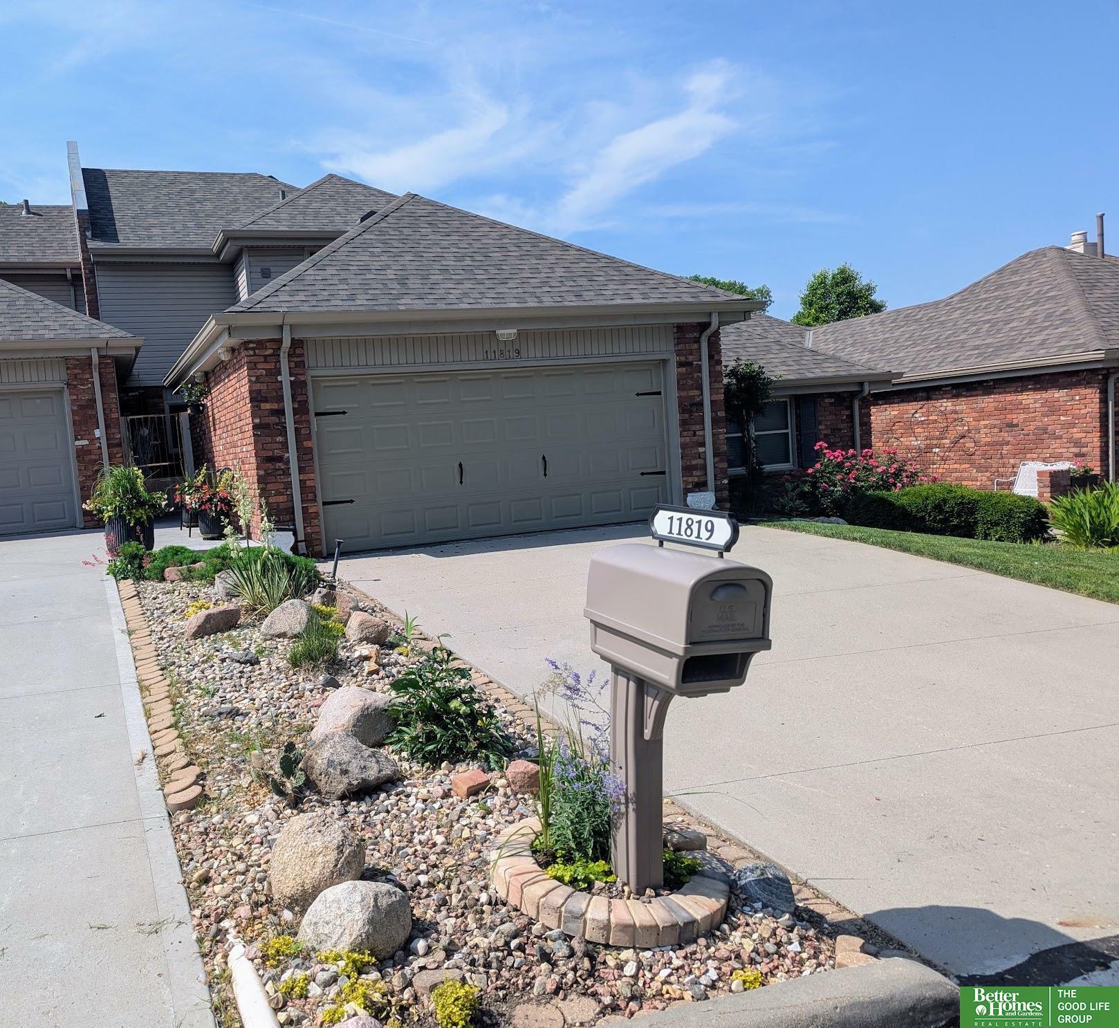 Property Photo: 11819 Mason Plaza NE 68154
