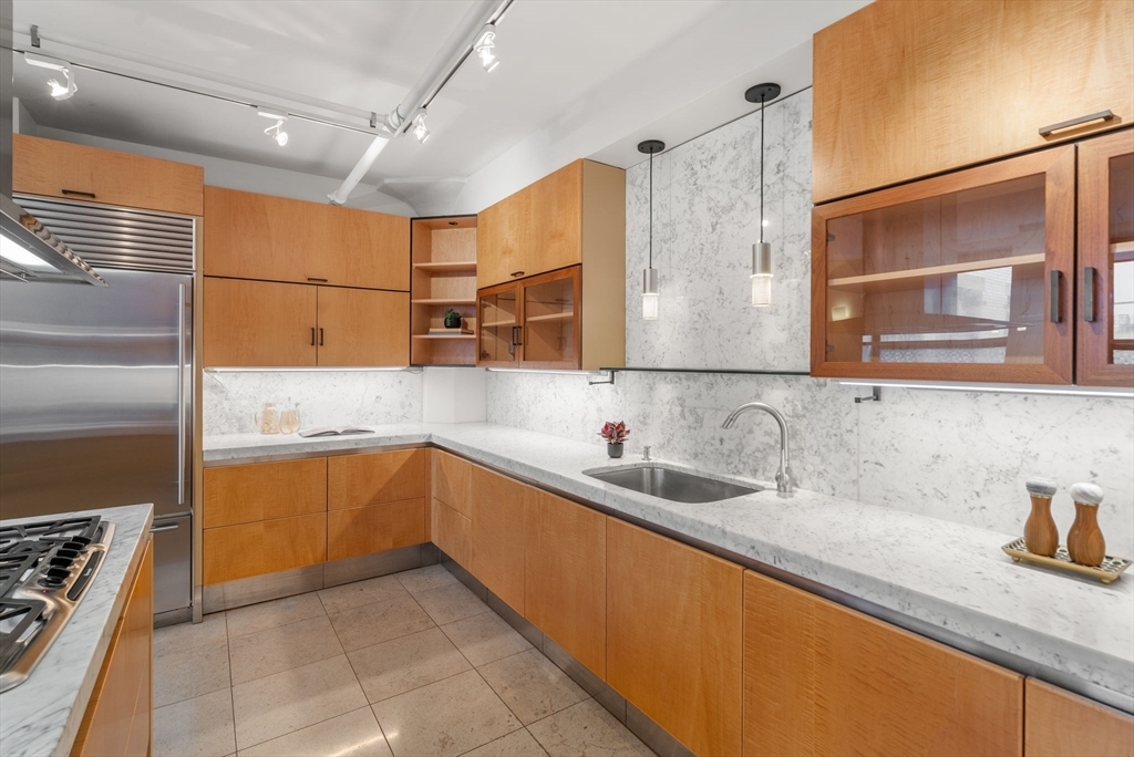Property Photo: 453 Washington St 11E MA 02111