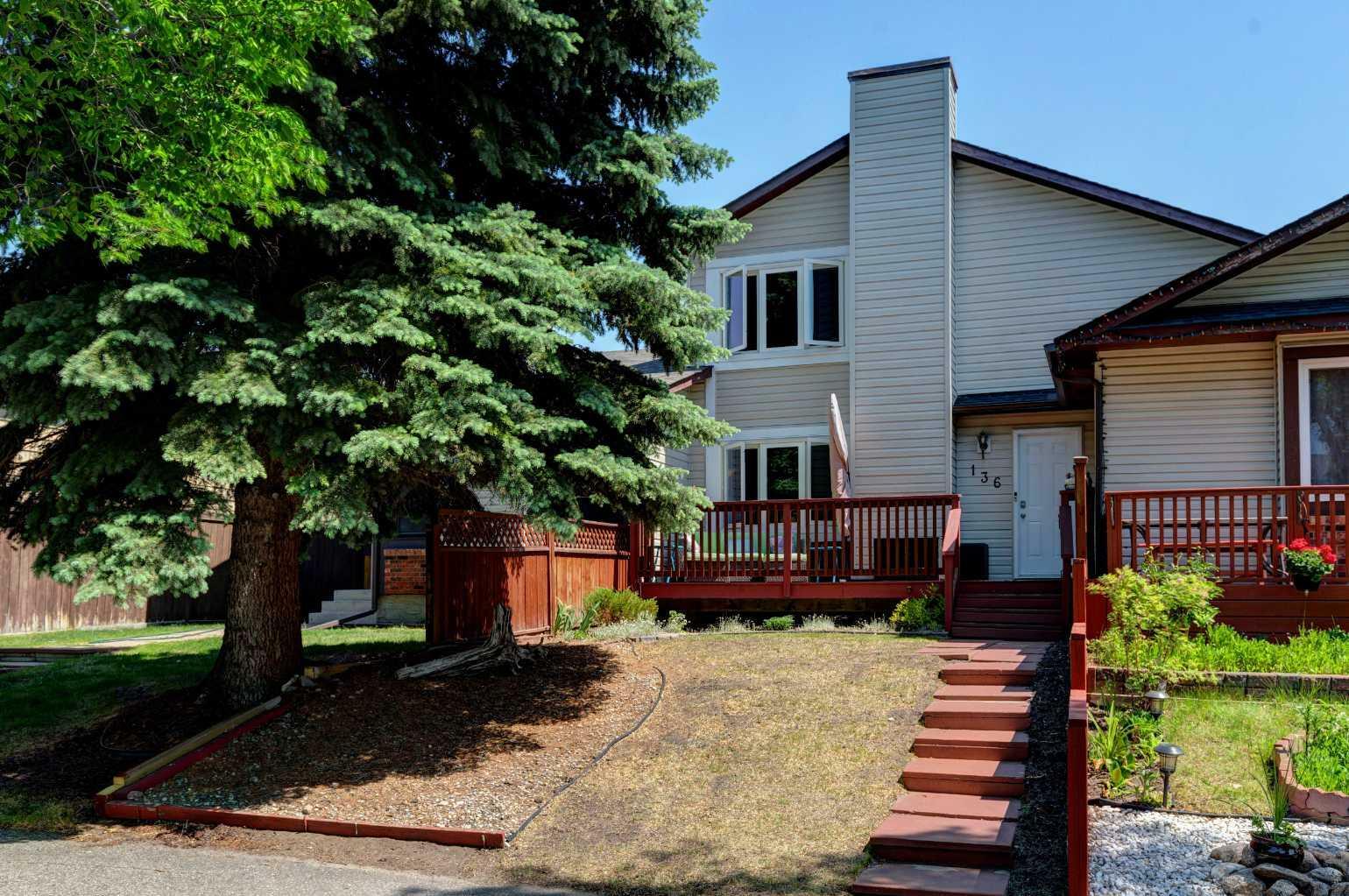136 Deerview Drive SE  Calgary AB T2J 6G9 photo