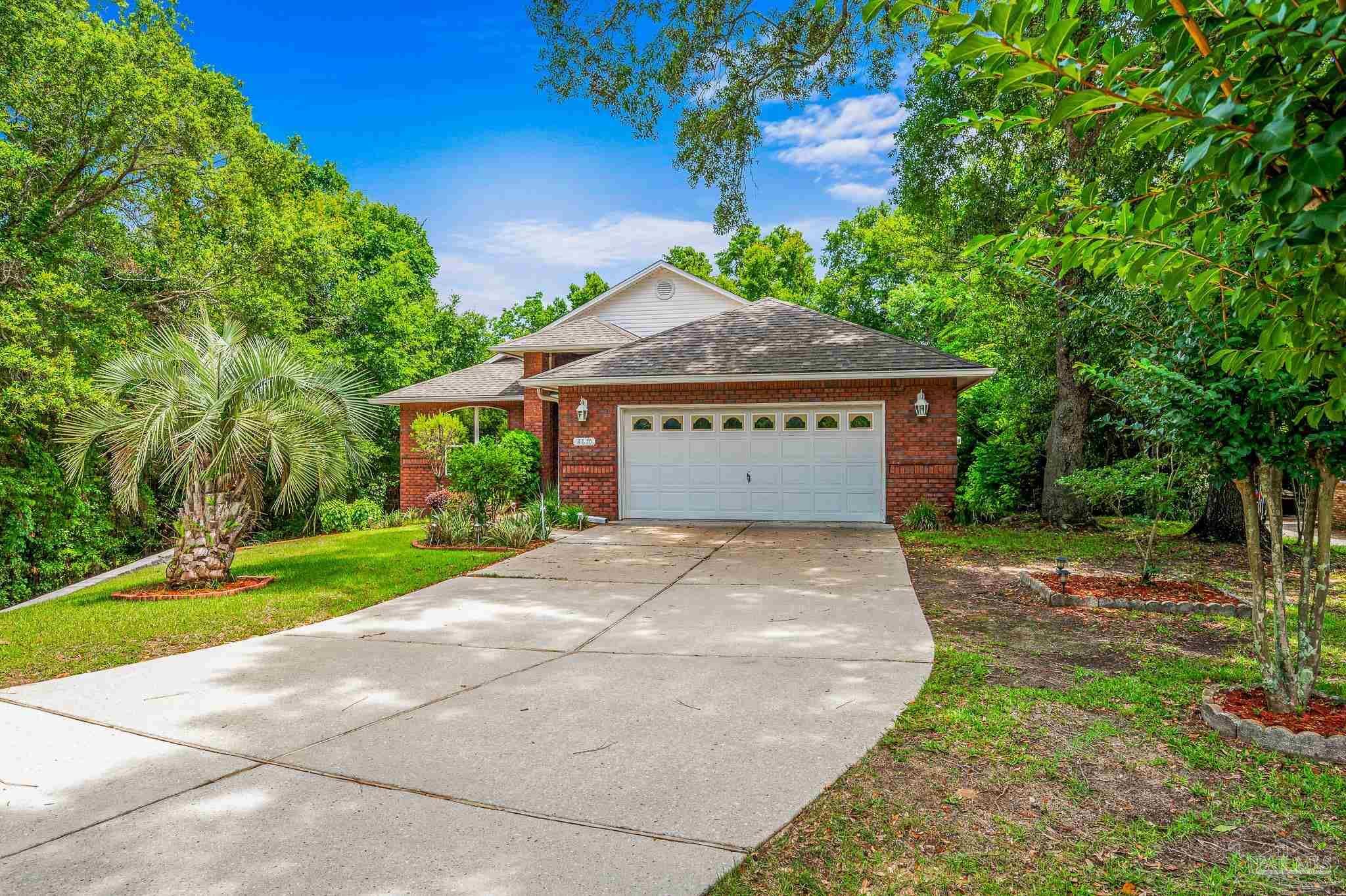 Property Photo: 4610 Peacock Dr FL 32504