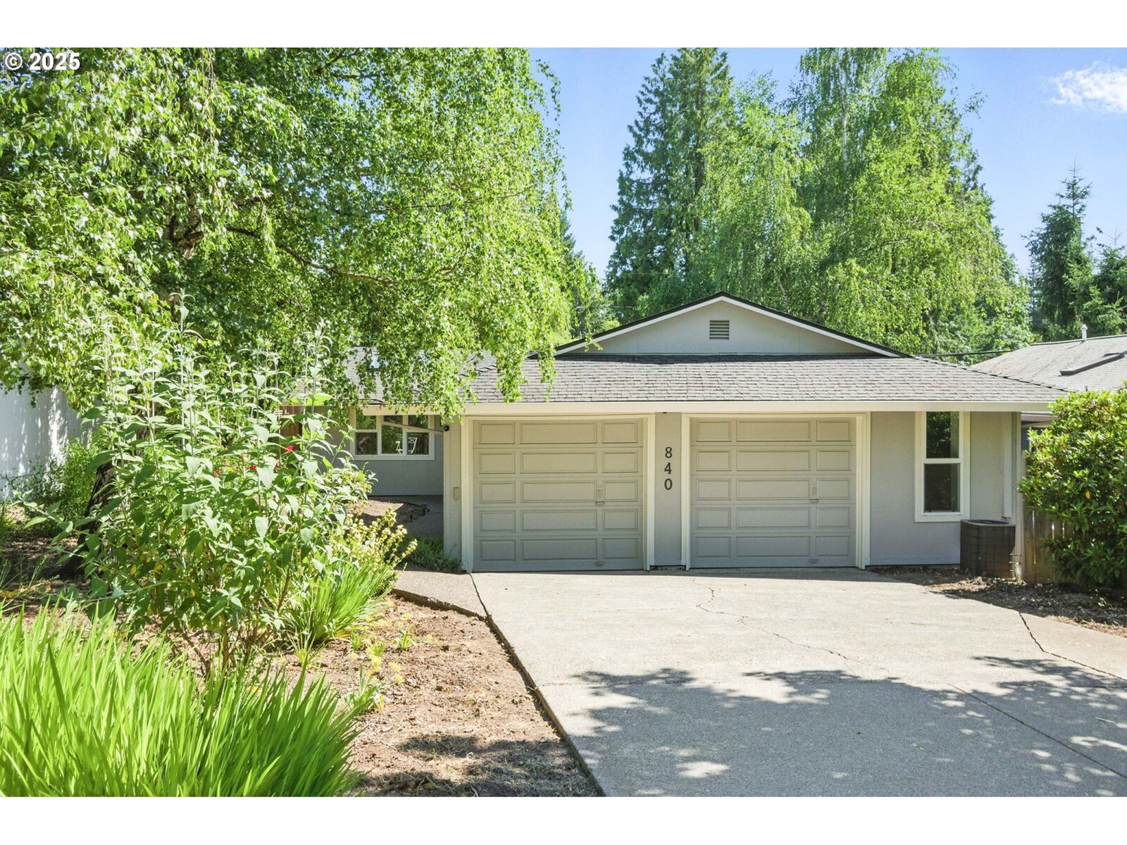 Property Photo:  840 SW Dolph St  OR 97219 