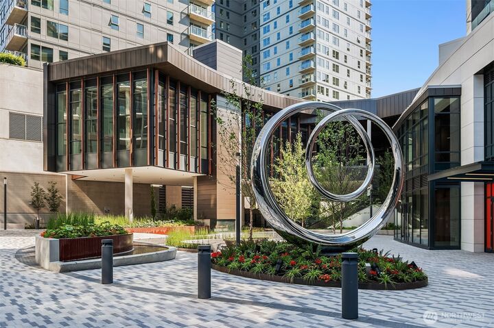889  Avenue Square  NE 604  Bellevue WA 98004 photo