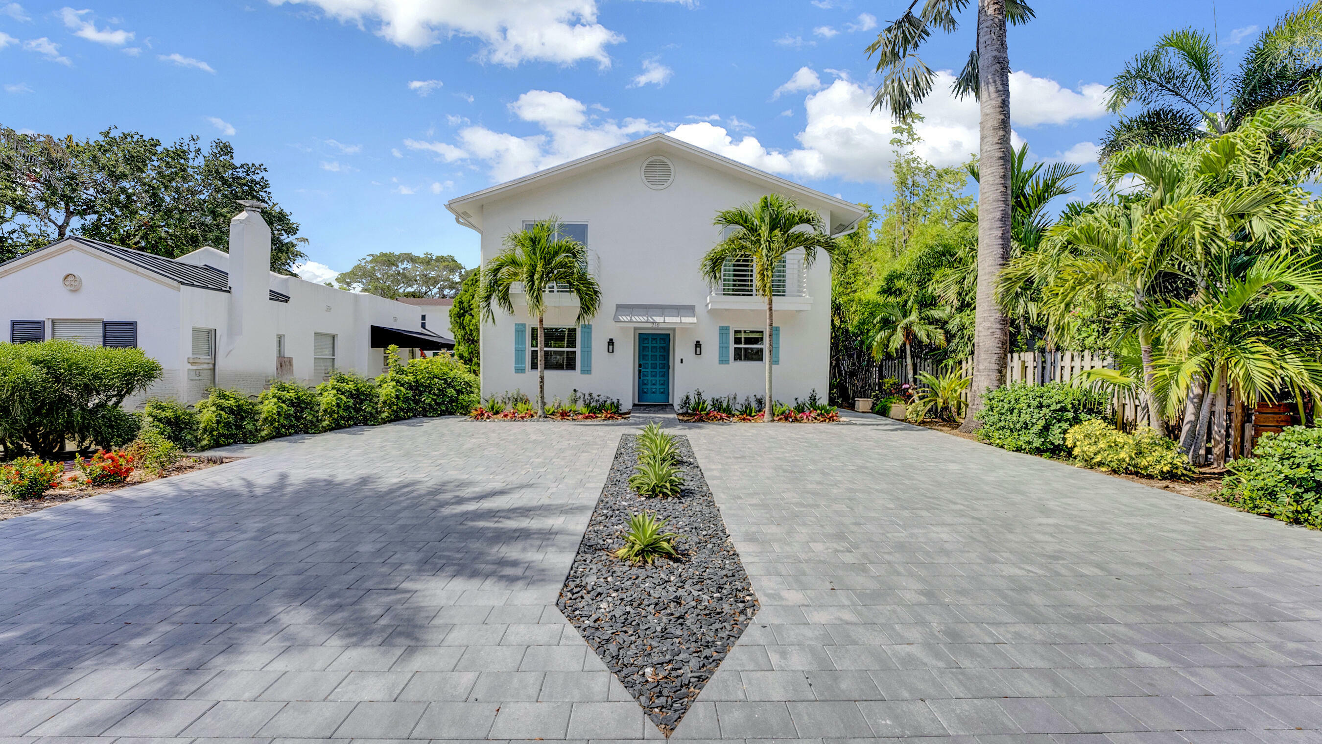 Property Photo: 218 NE 10th Street FL 33444