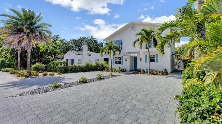 Property Photo:  218 NE 10th Street  FL 33444 