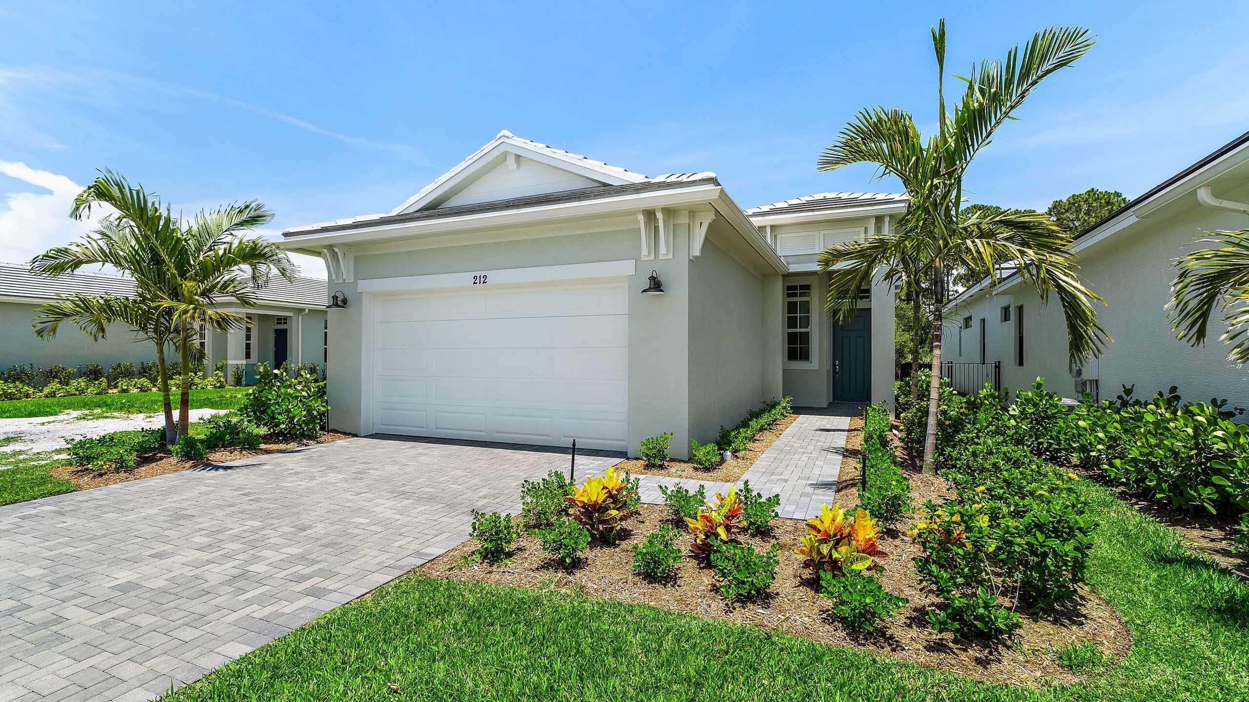 Property Photo: 212 SE Via Sangro FL 34952