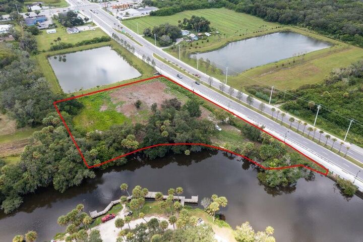 Property Photo: 2083 W Midway Road FL 34981