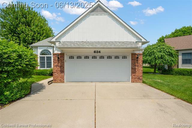 Property Photo: 634 Eastway Circle Unit # 20 MI 48446