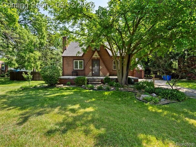 Property Photo:  27904 Milton Avenue  MI 48092 