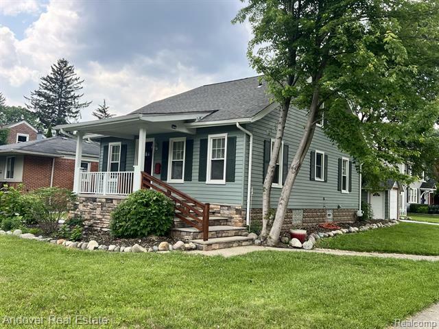 Property Photo:  1402 Catalpa Drive  MI 48067 