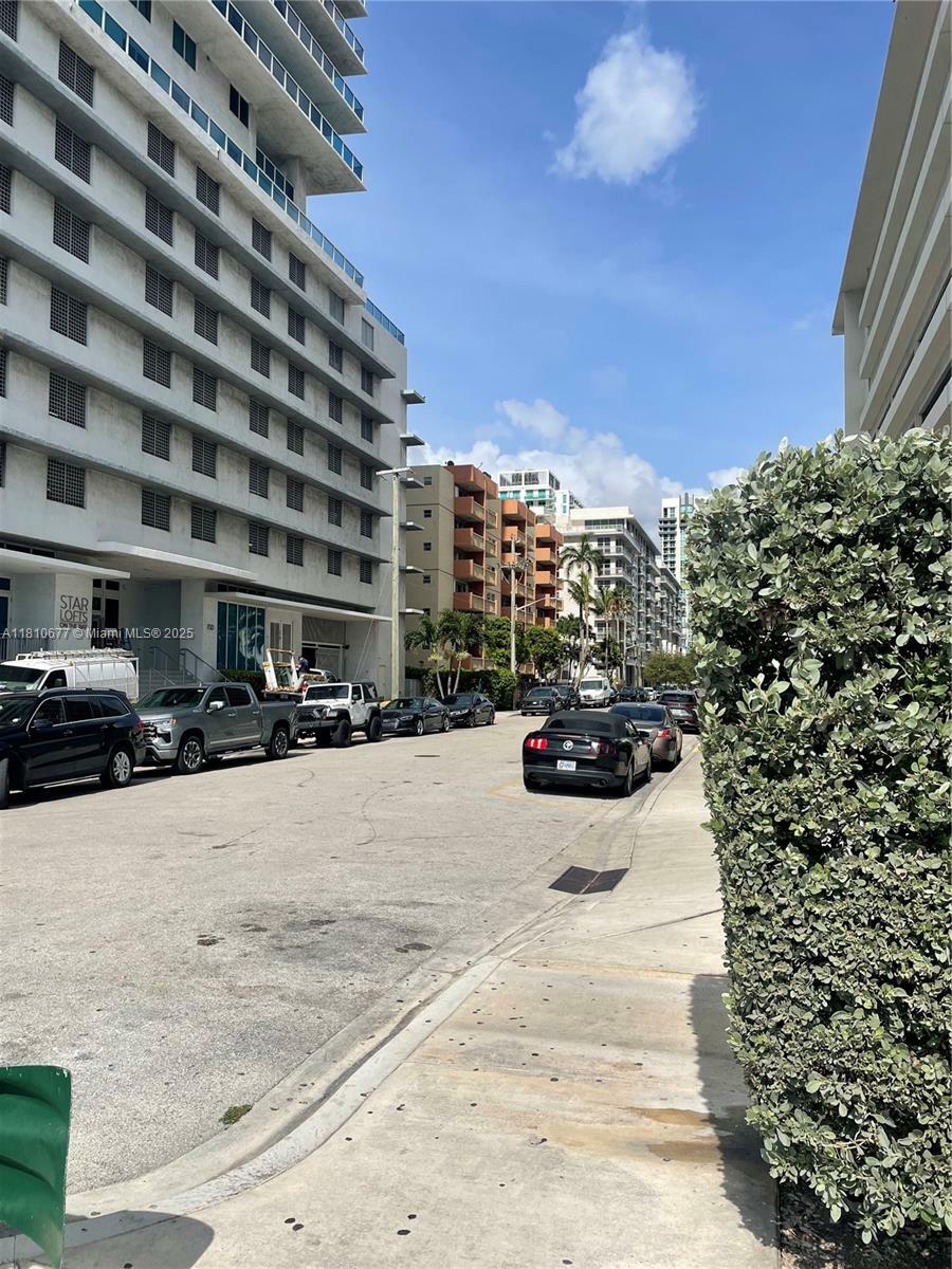 Property Photo: 600 NE 25th St 43 FL 33137