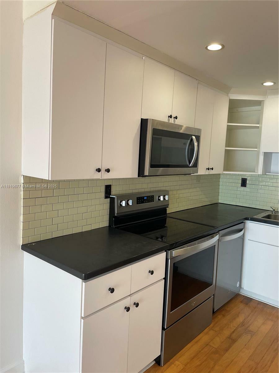 Property Photo: 600 NE 25th St 43 FL 33137