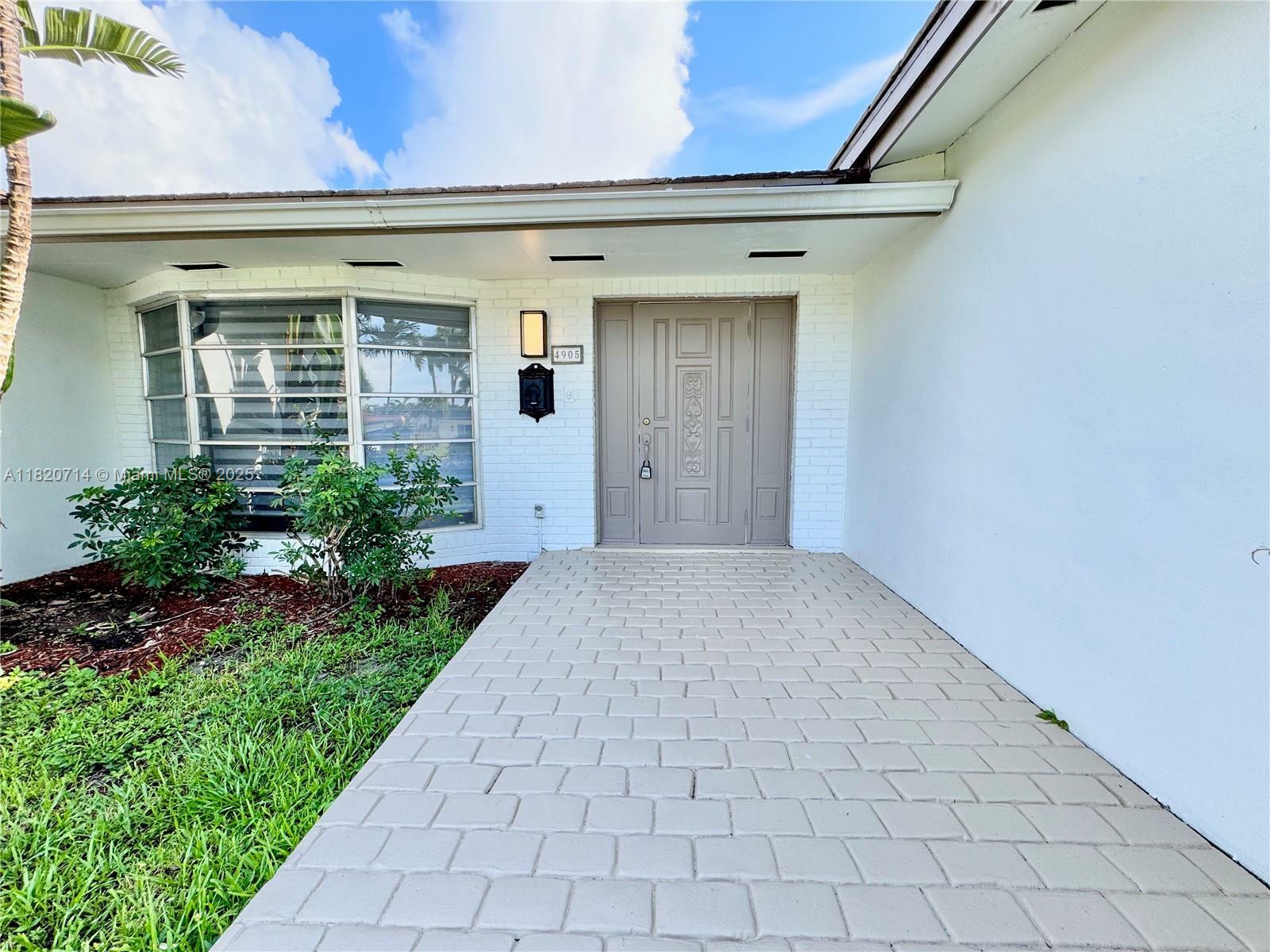 Property Photo: 4905 Harrison St FL 33021