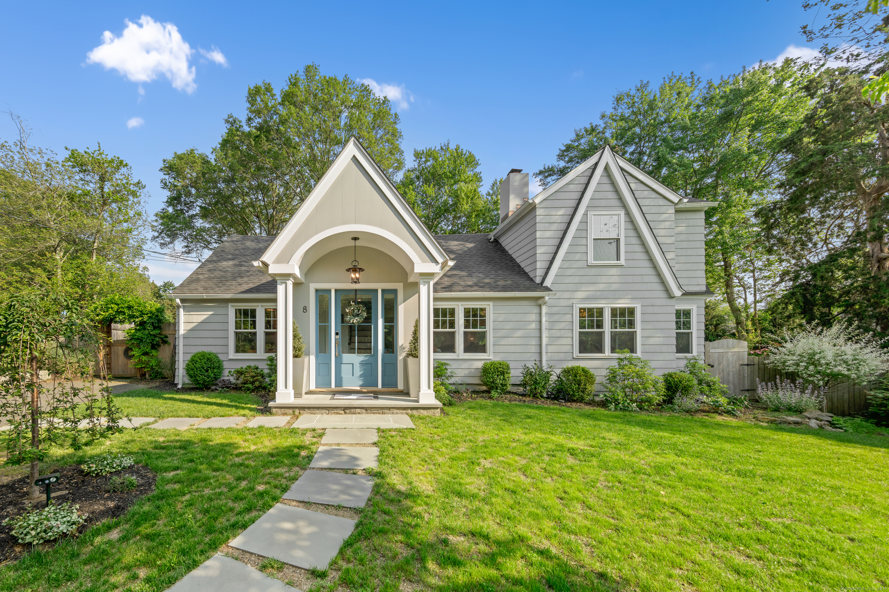 Property Photo: 8 Heather Hill CT 06880