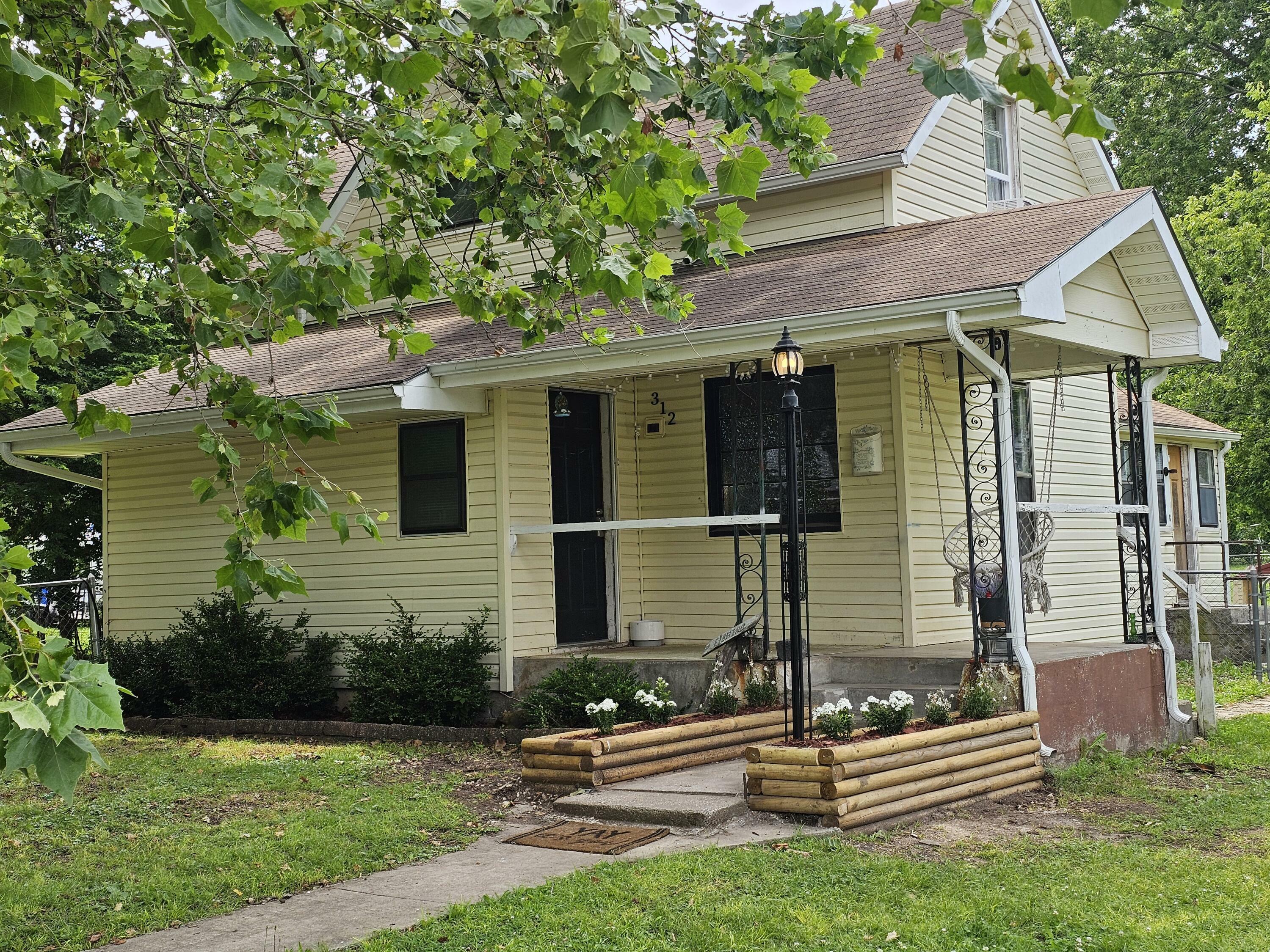 Property Photo: 312 W Locust Street MO 65605