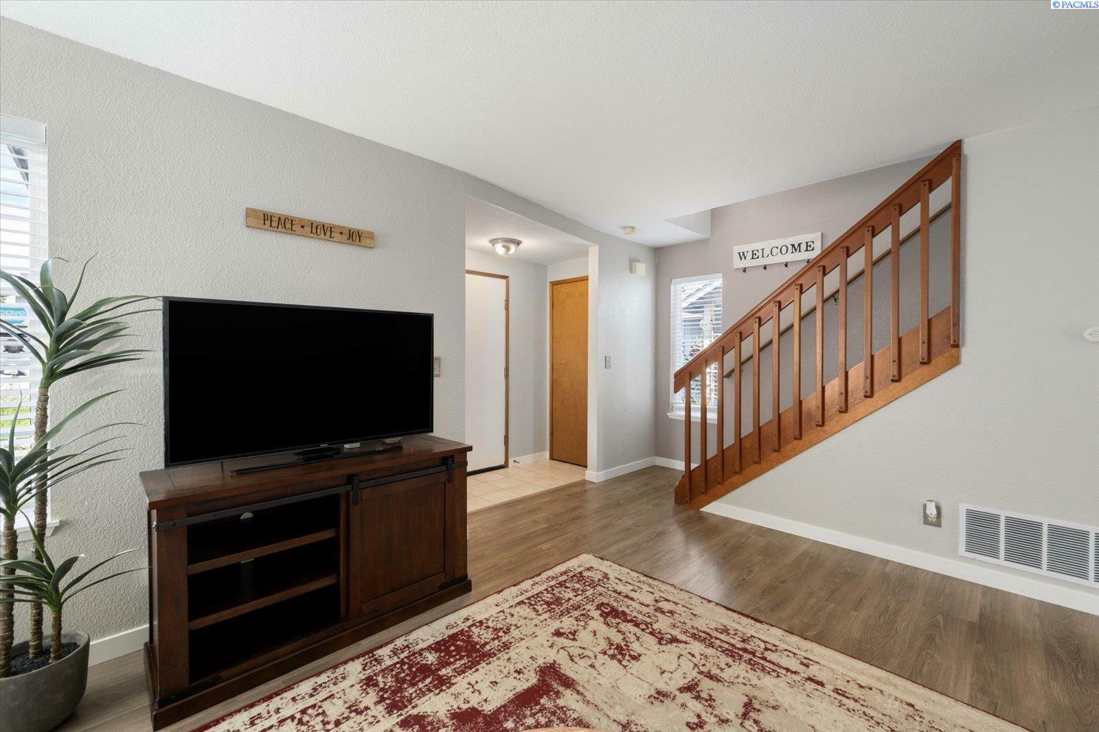 Property Photo: 4215 W John Day Place WA 99336