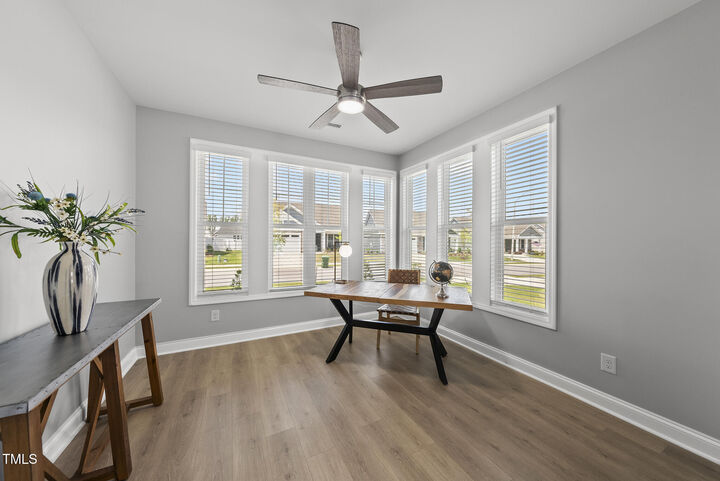 Property Photo: 1727 Pinecliff Court NC 27526