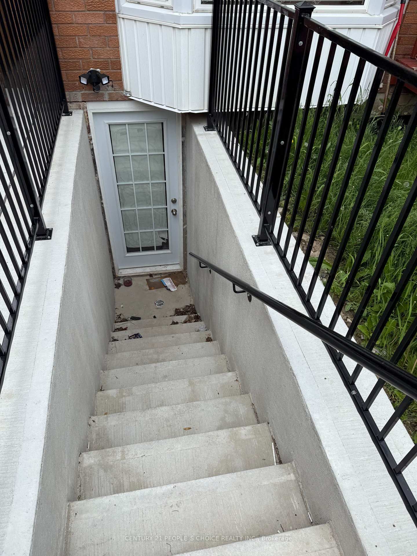 Property Photo: 4377 Violet Road ON L5V 1J8
