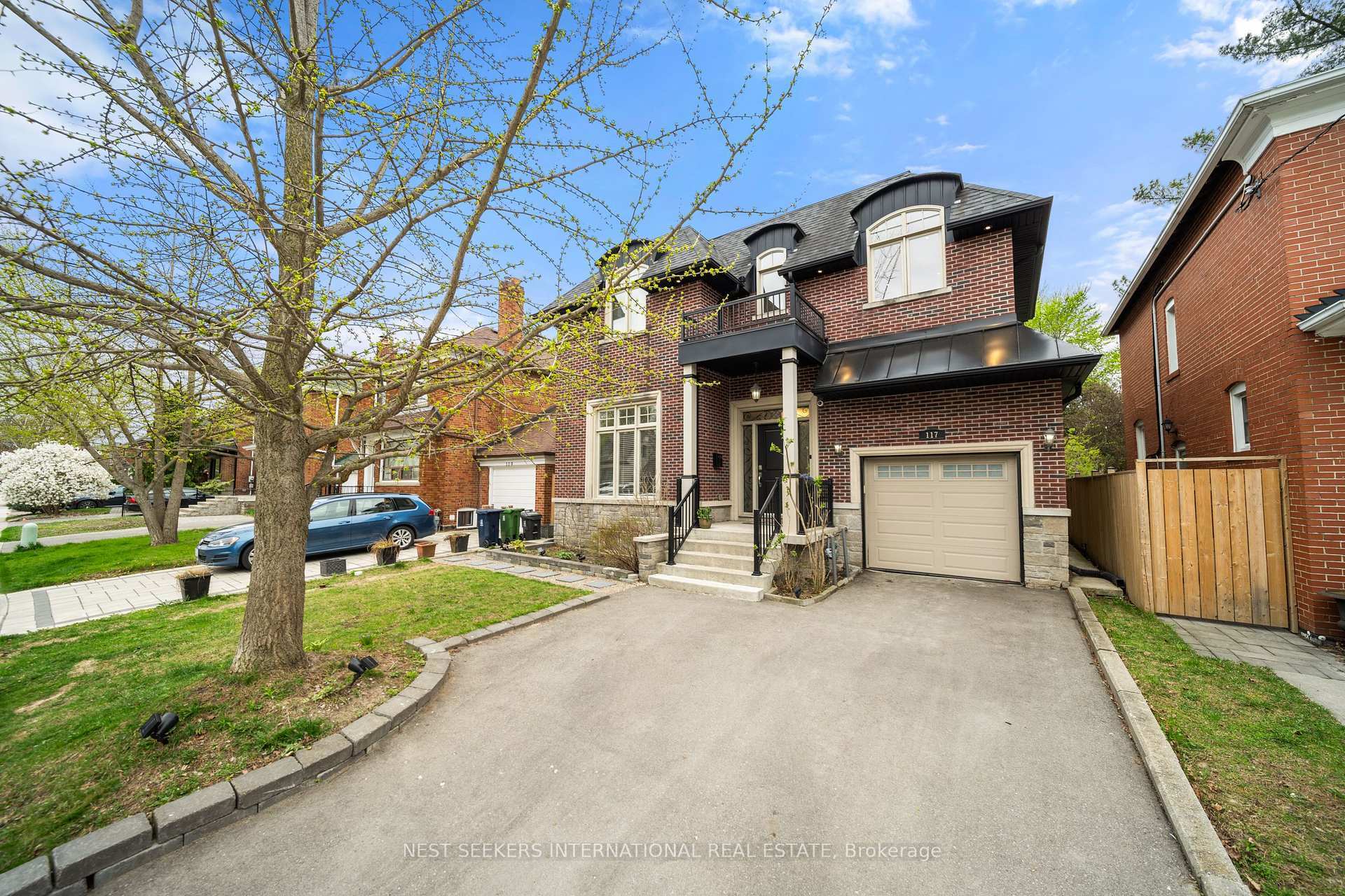 Photo de la propriété: 117 Parkview Hill Crescent ON M4B 1R6