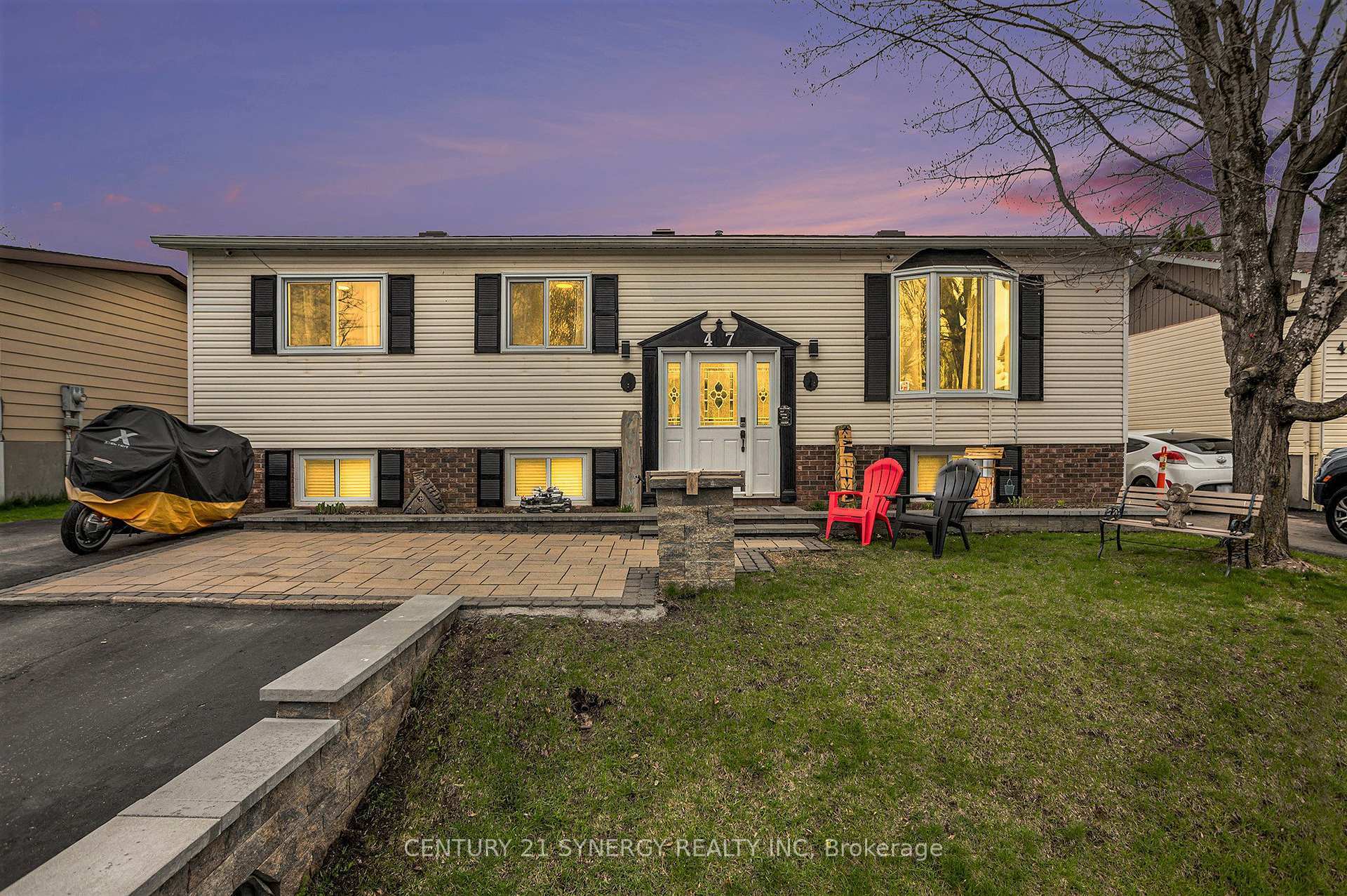 Photo de la propriété:  47 Fringewood Drive  ON K2S 1T8 