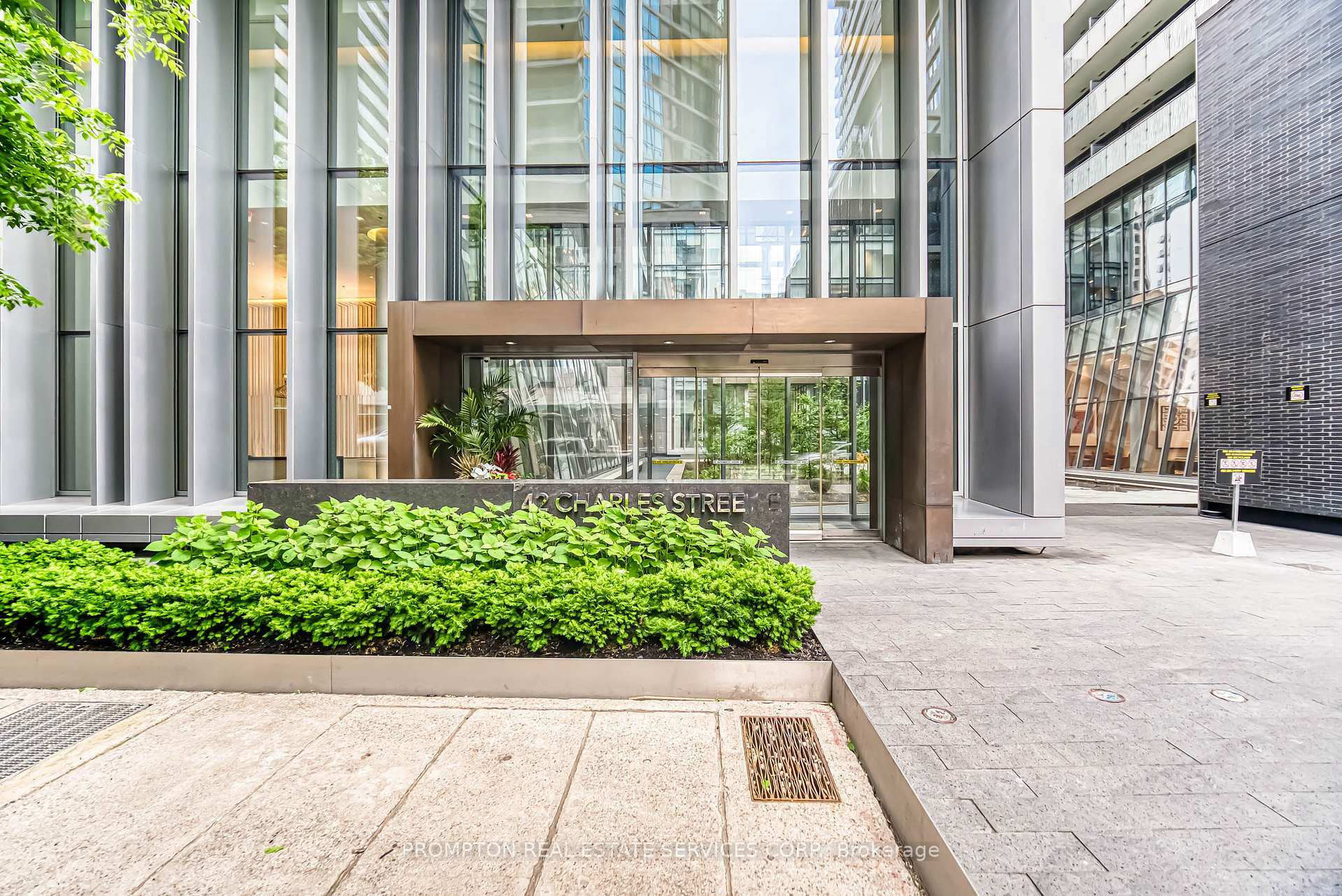 Property Photo: 42 Charles Street E 2105 ON M4Y 1T4