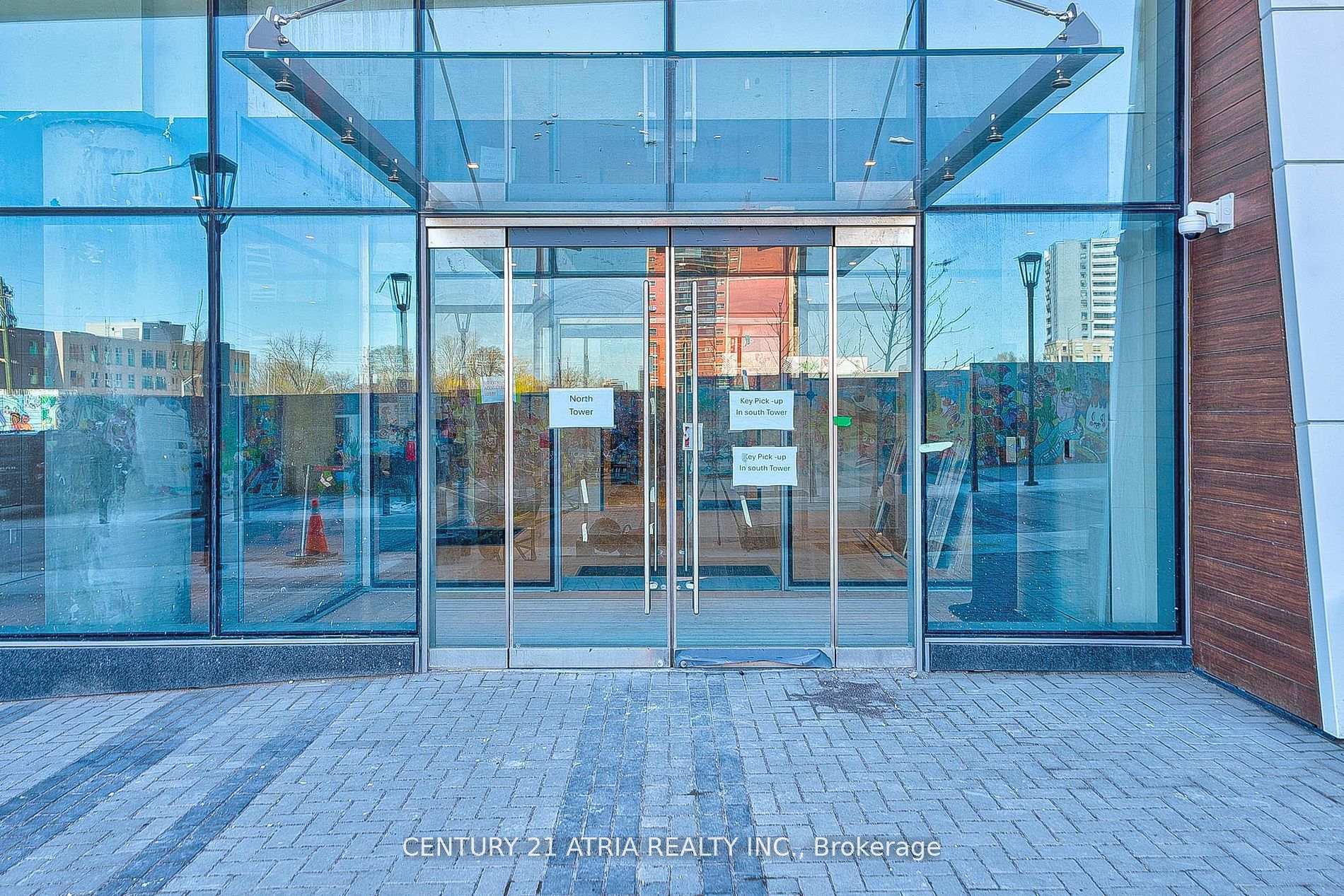 Photo de la propriété:  7 Golden Lion Heights N730  ON M2M 3T9 