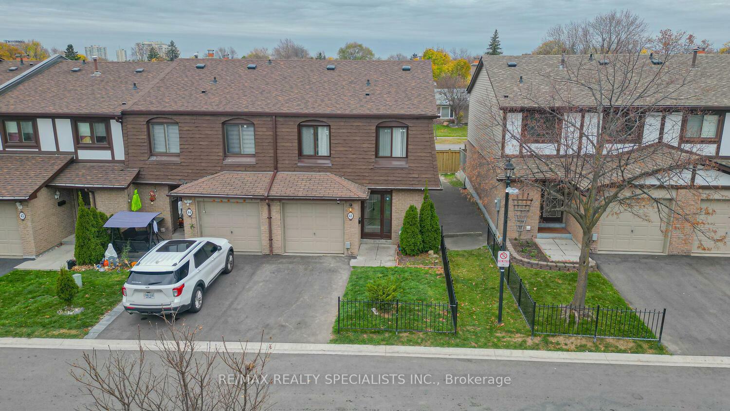 Property Photo: 45 Greenwich Circle 45 ON L6S 2E6