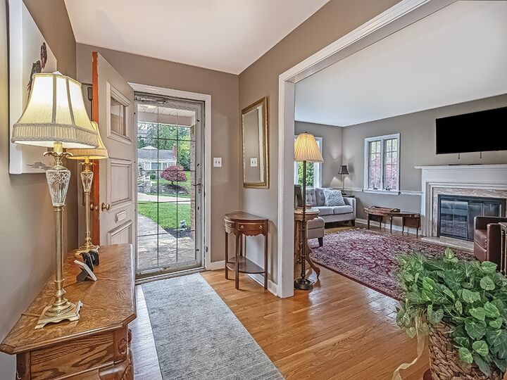 Property Photo:  286 Twin Hills Dr  PA 15216 