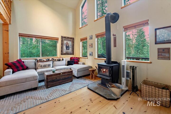 Property Photo:  5 Huckleberry Rd.  ID 83622 