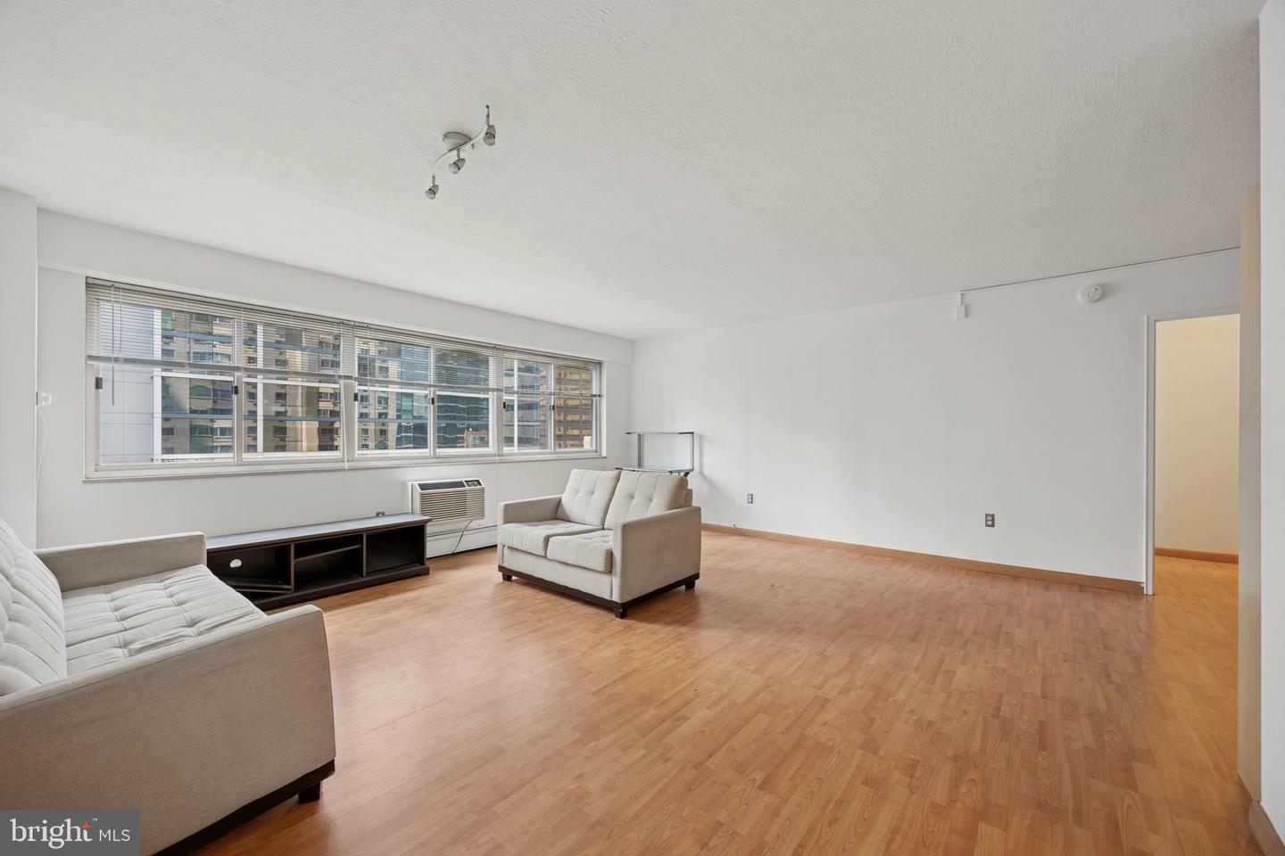 Property Photo:  1900 John F Kennedy Boulevard 34 1206  PA 19103 