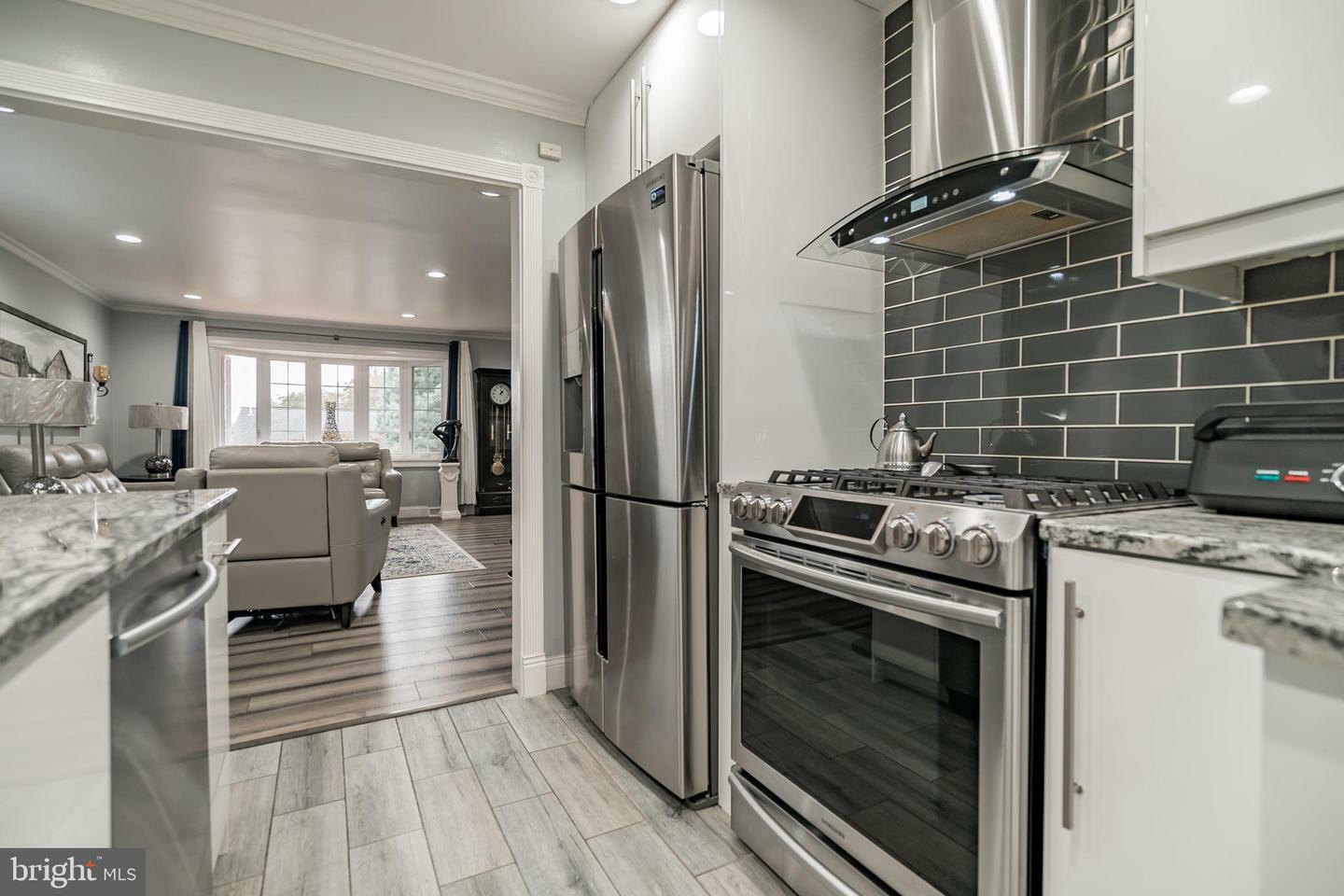 Property Photo: 401 Maple Avenue PA 19116