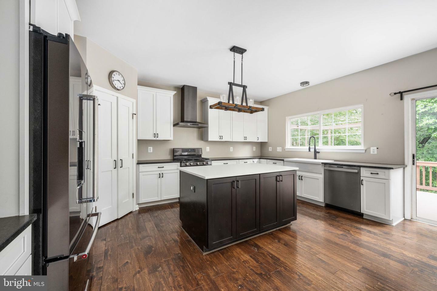 Property Photo: 5942 Fincastle Drive VA 20112
