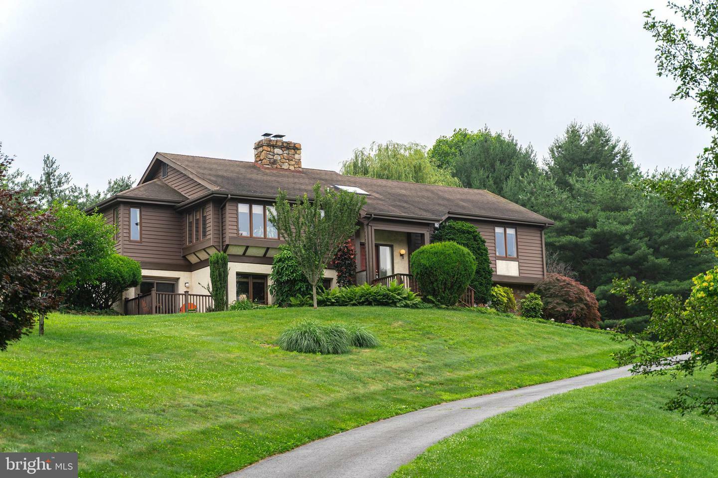 Property Photo:  1006 Russell Lane  PA 19382 