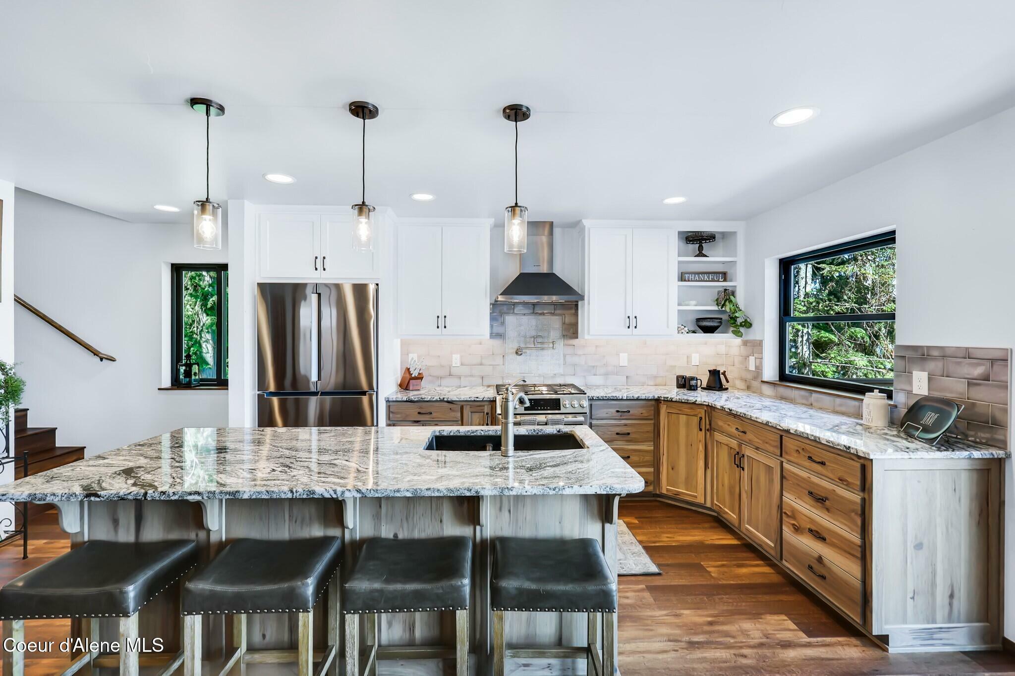 Property Photo: 115 W Lakeview Blvd ID 83856