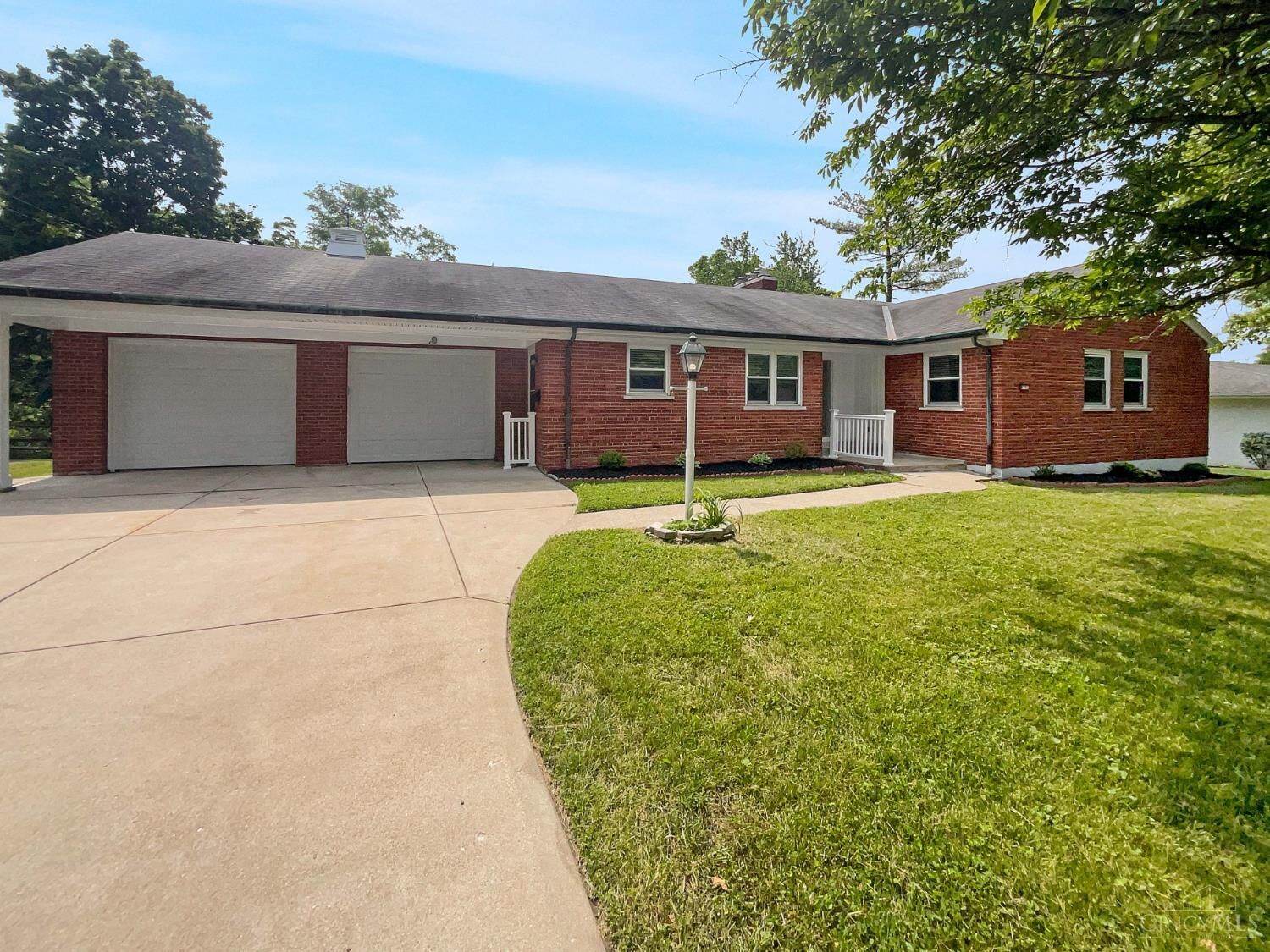 Property Photo: 4772 S Raeburn Drive OH 45223