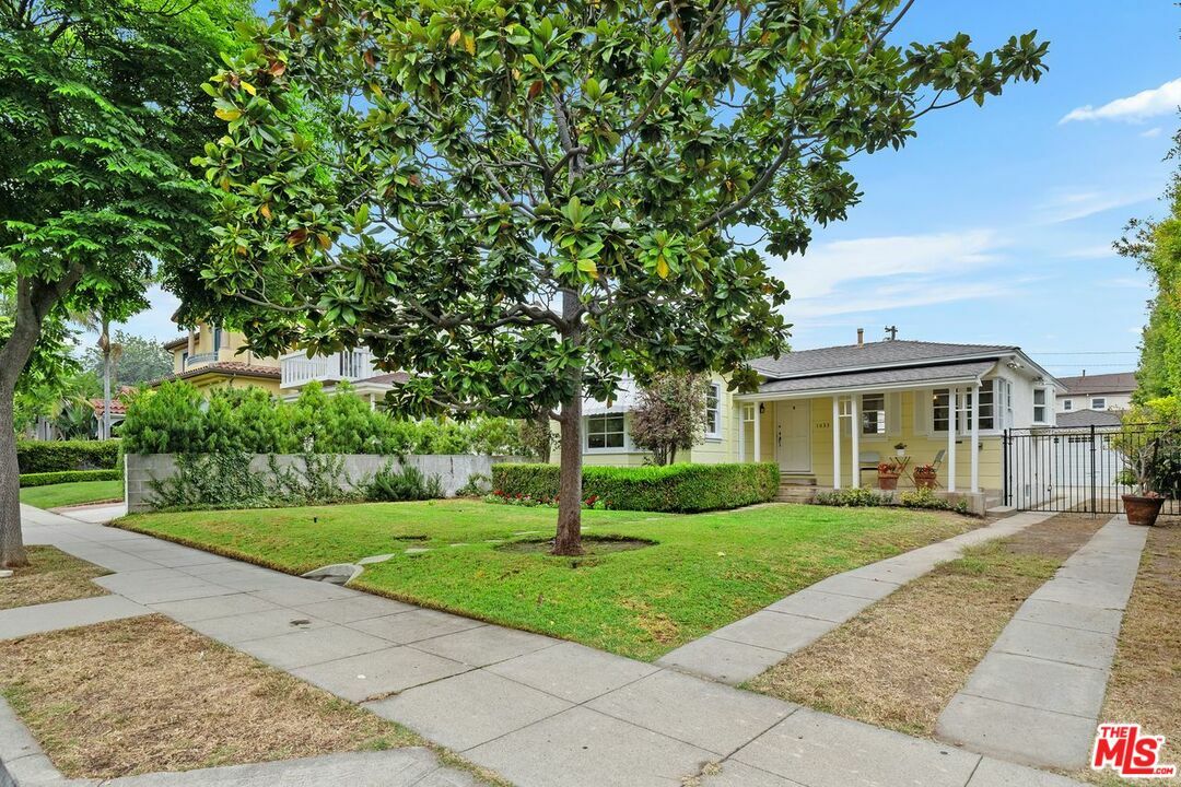 Property Photo: 1033 22nd St CA 90403