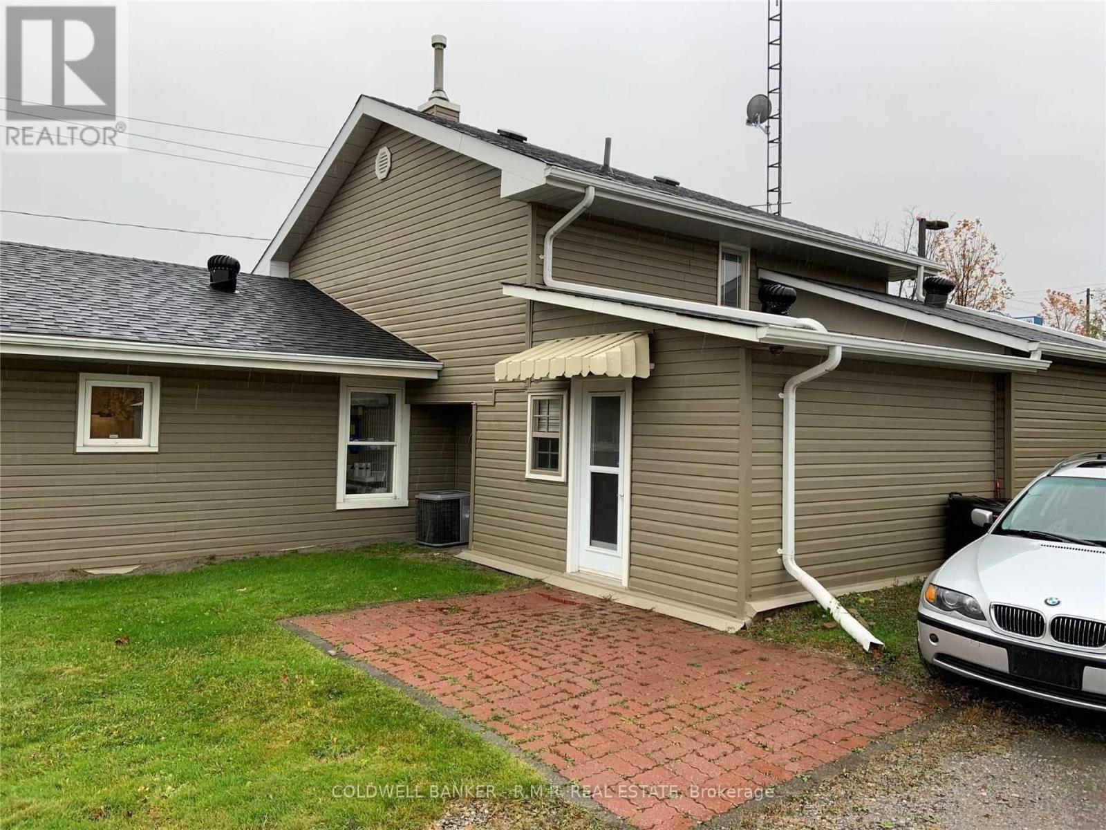 Property Photo: 990 Taunton Cross East Upper ON L1H 7K5